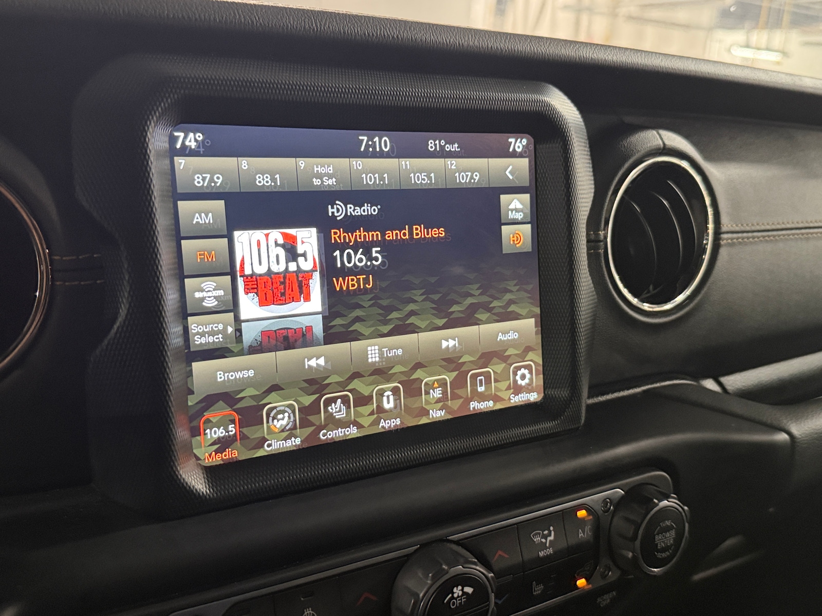 Thumbnail: 2022 Jeep Gladiator - 3