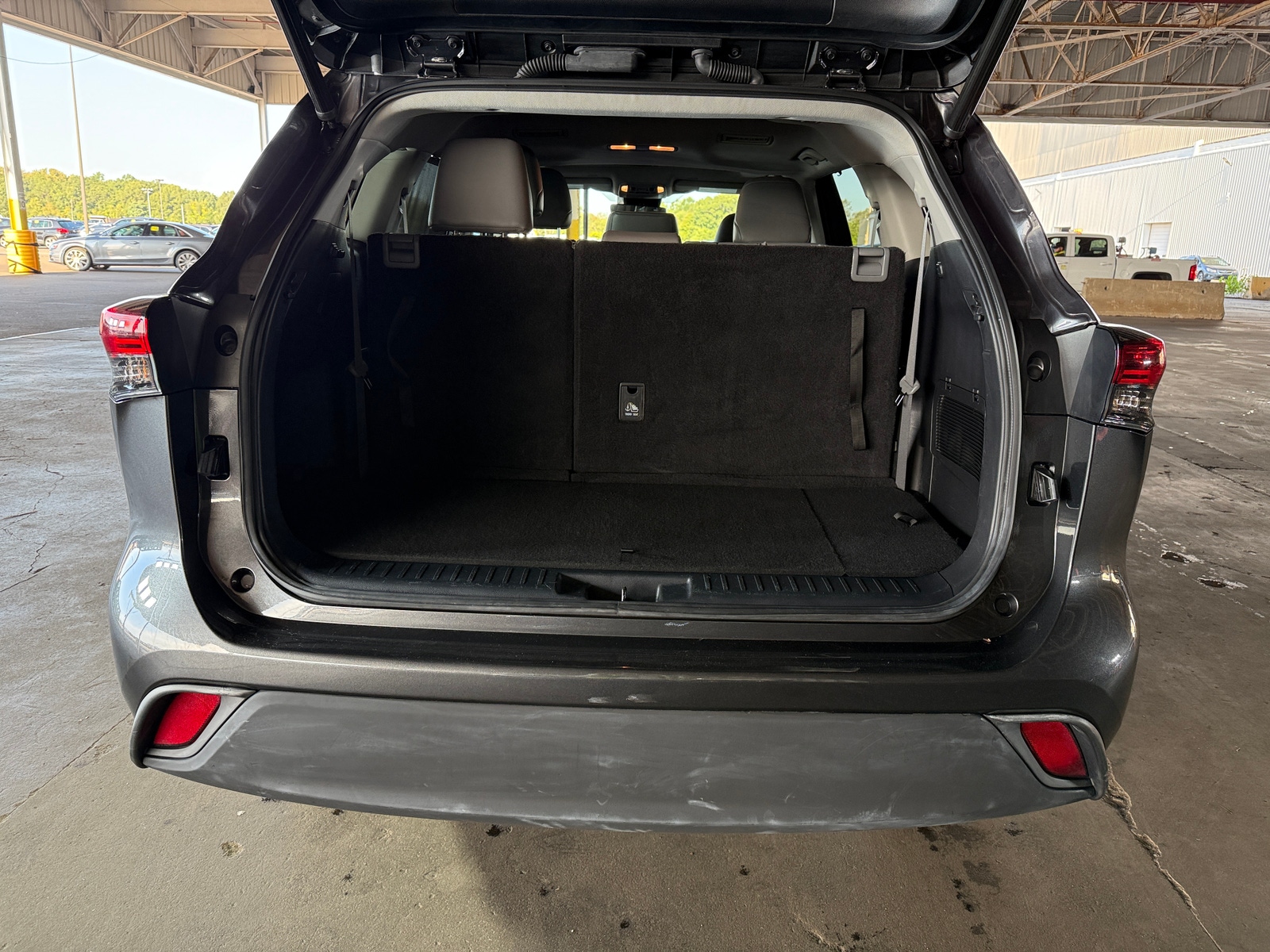 Thumbnail: 2023 Toyota Highlander - 6