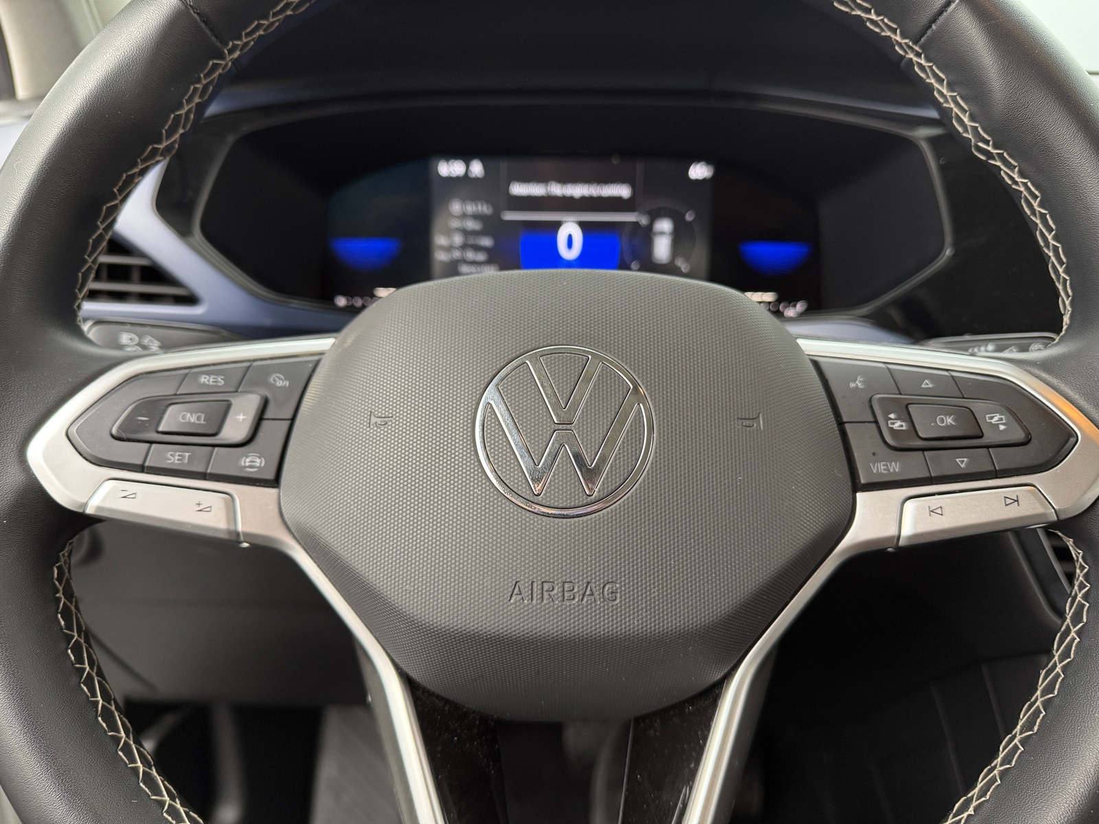 Thumbnail: 2022 Volkswagen Taos - 4
