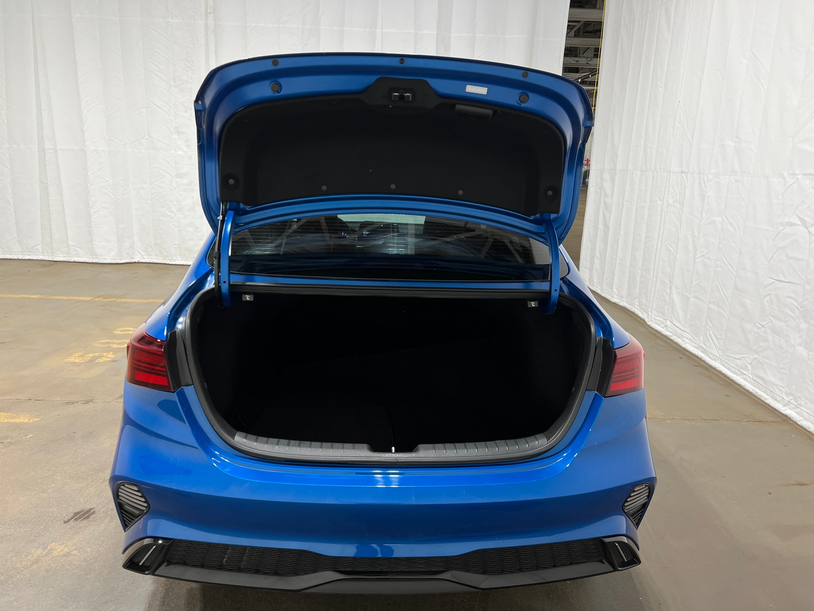 Thumbnail: 2023 Kia Forte - 7