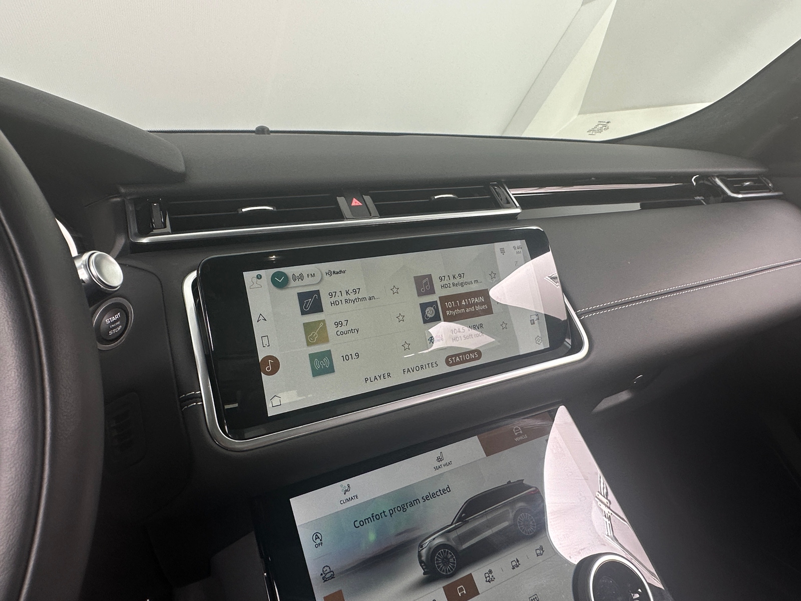 Thumbnail: 2023 Land Rover Range Rover Velar - 3
