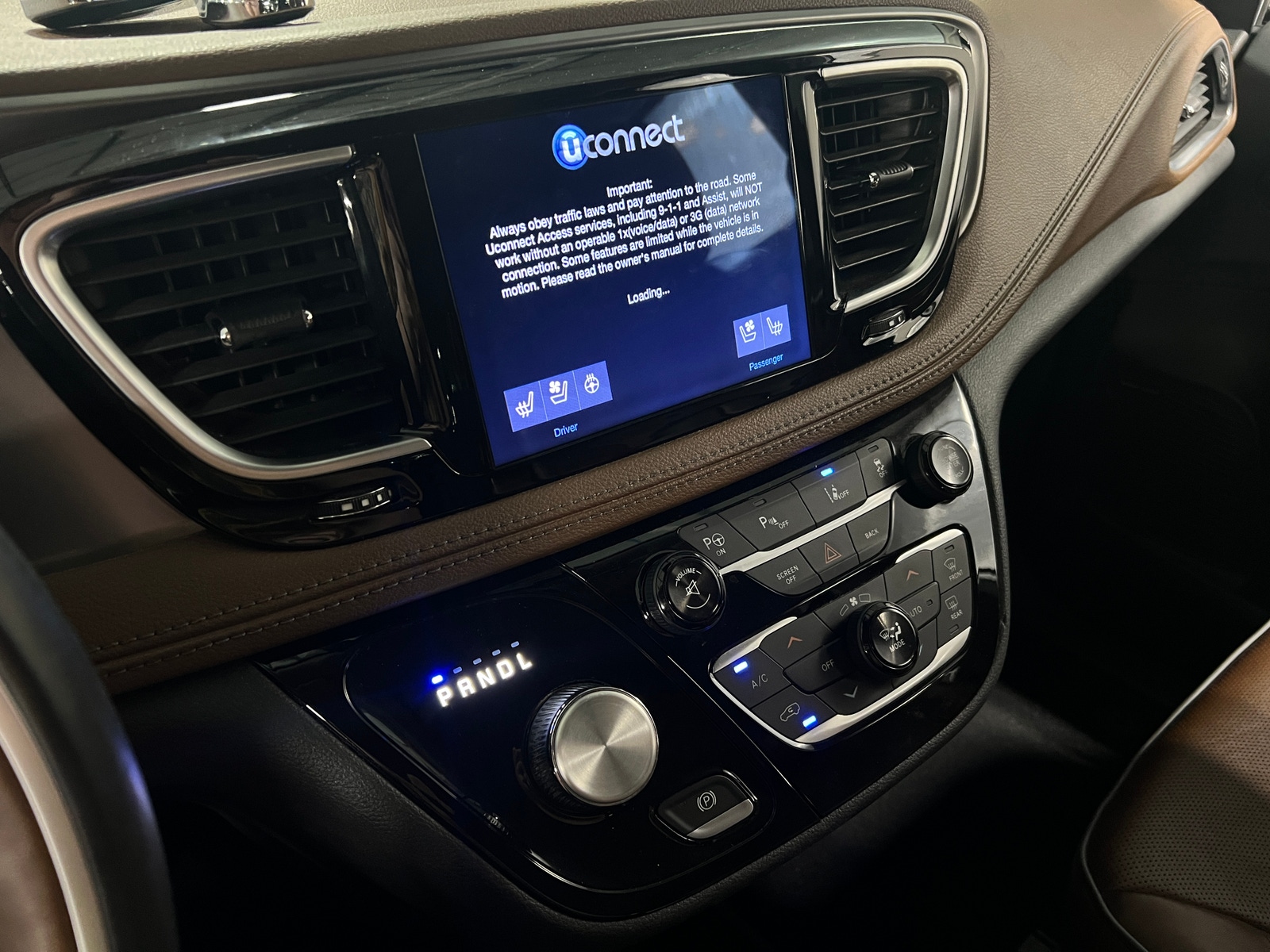 Thumbnail: 2017 Chrysler Pacifica - 3