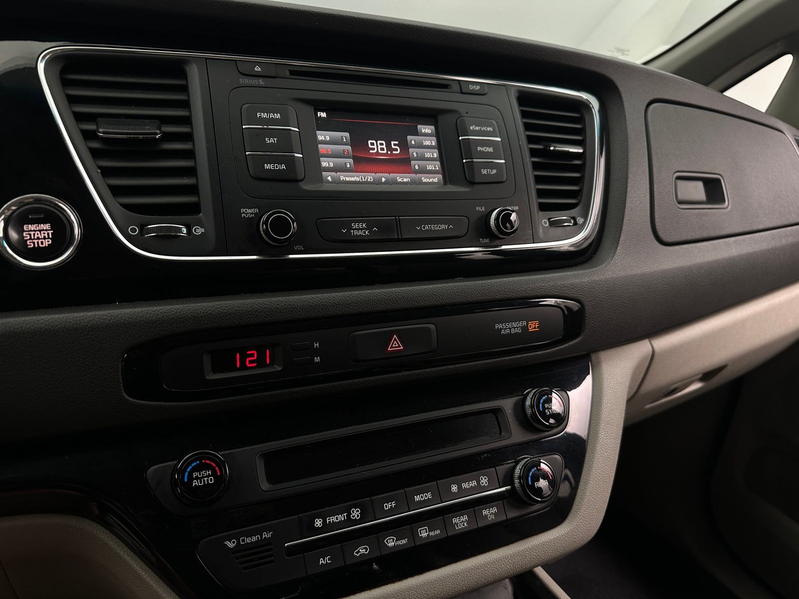 Thumbnail: 2016 Kia Sedona - 3