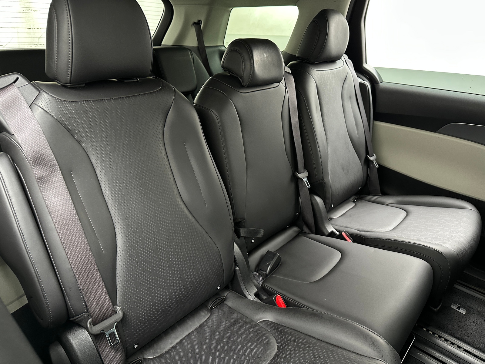 Thumbnail: 2023 Kia Carnival - 5