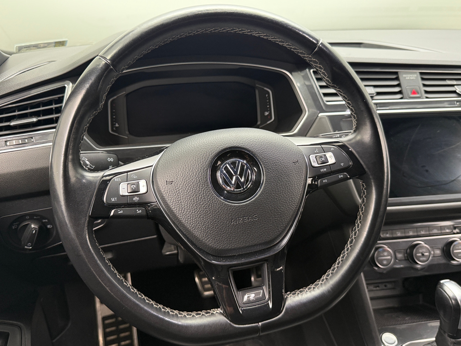 Thumbnail: 2020 Volkswagen Tiguan - 4