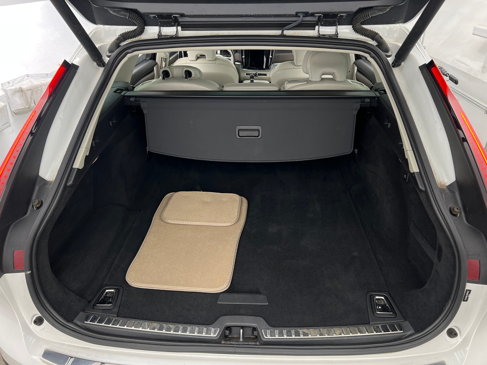 Thumbnail: 2021 Volvo V90 - 6
