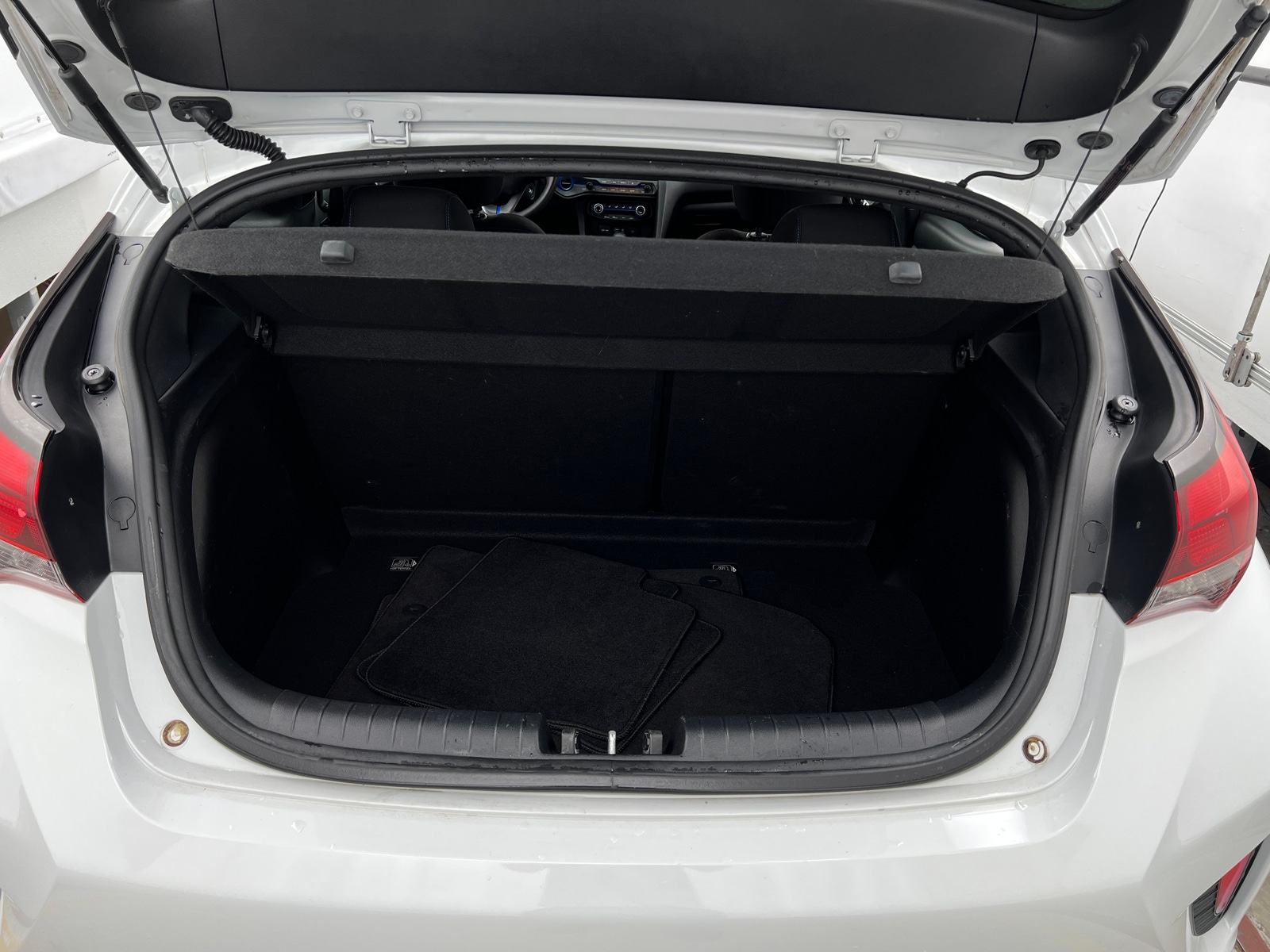 Thumbnail: 2019 Hyundai Veloster - 5