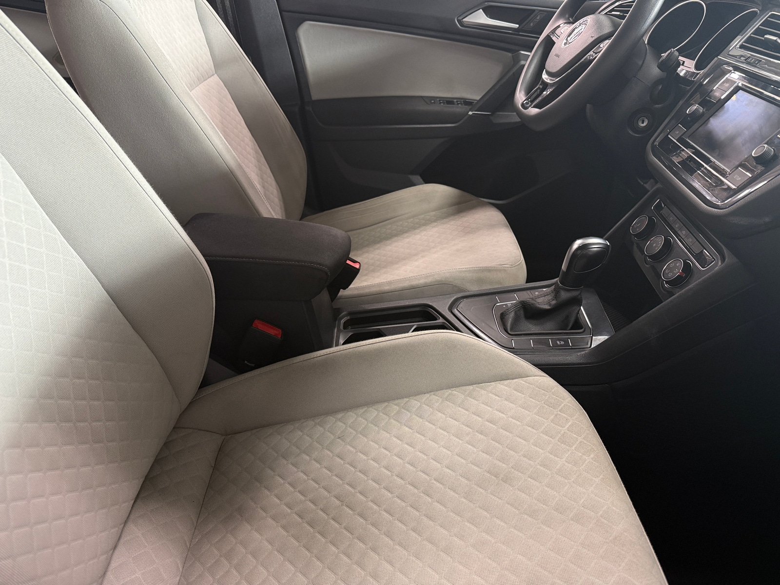 Thumbnail: 2018 Volkswagen Tiguan - 2