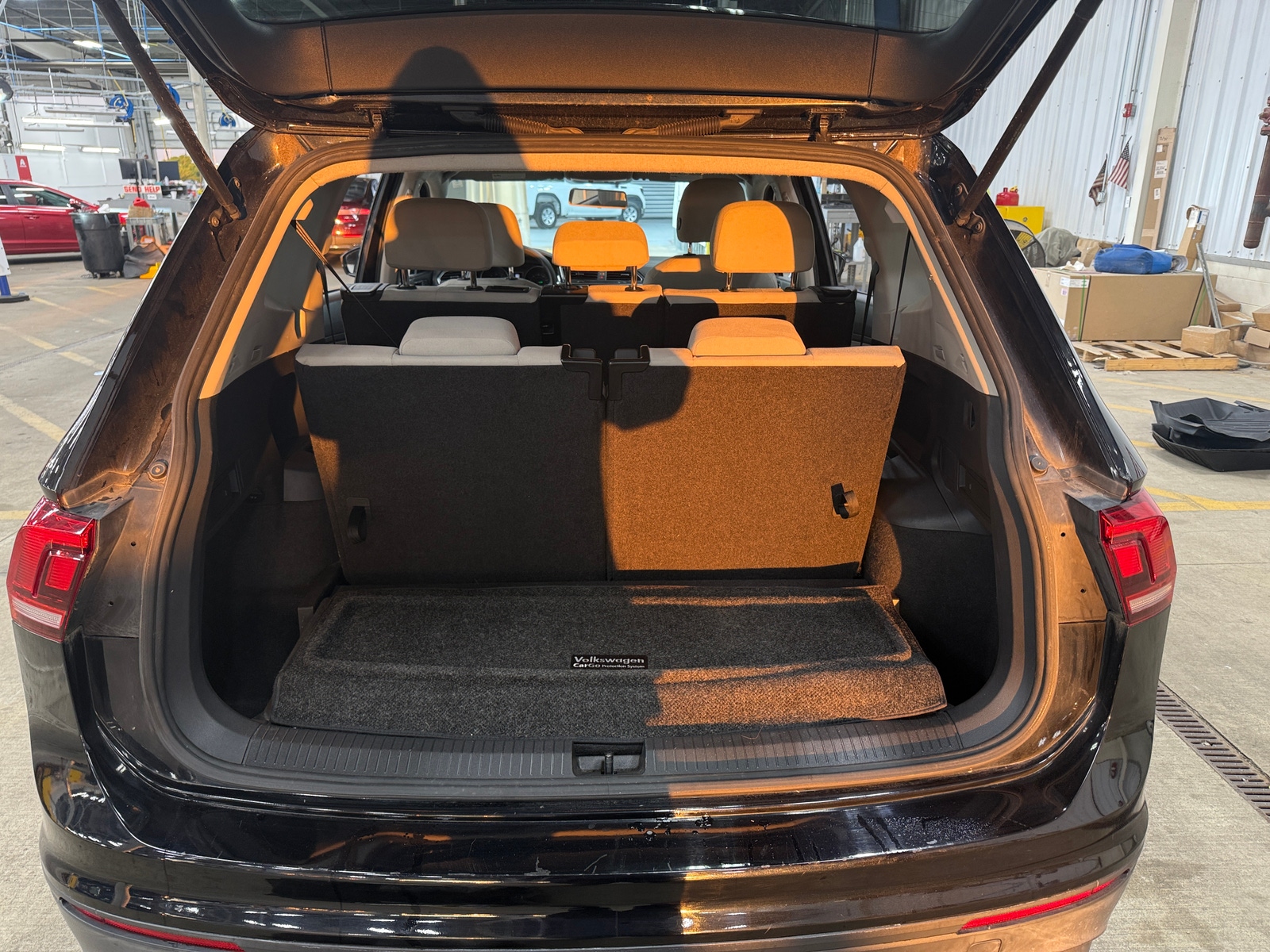 Thumbnail: 2018 Volkswagen Tiguan - 7