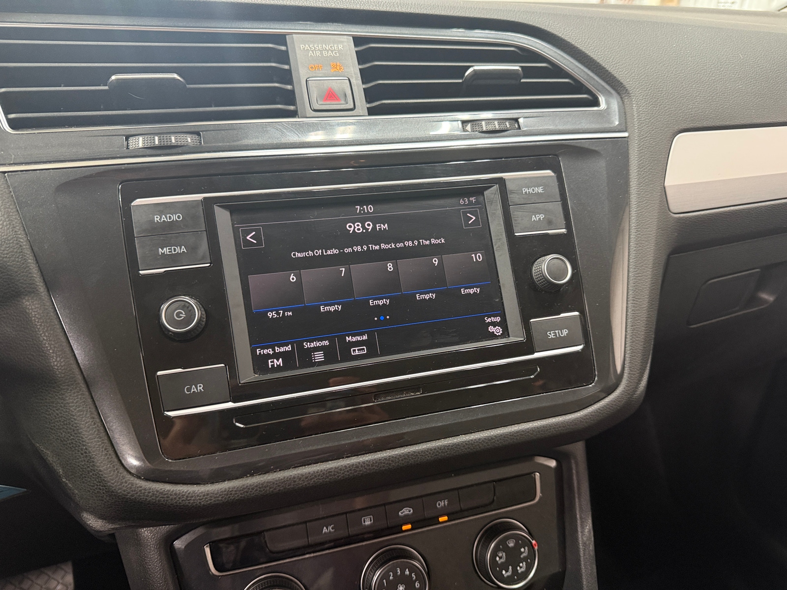 Thumbnail: 2018 Volkswagen Tiguan - 4