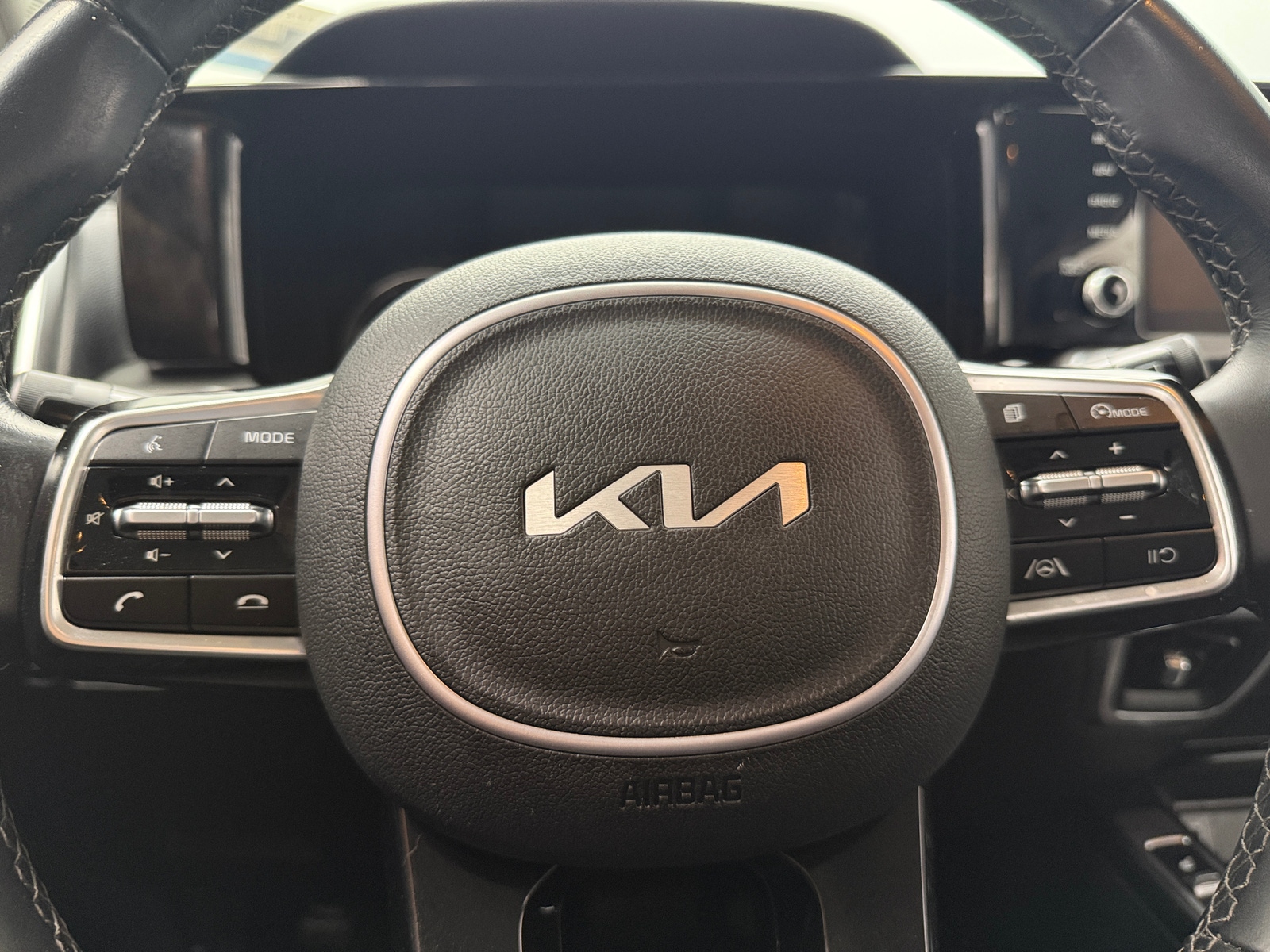 Thumbnail: 2022 Kia Sorento - 4