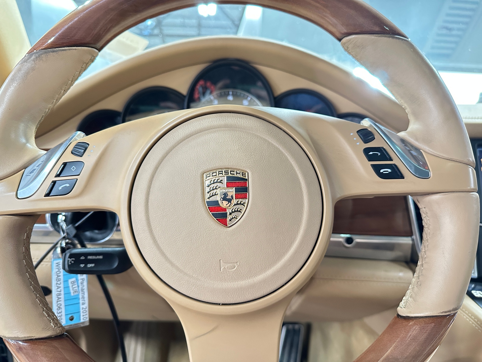 Thumbnail: 2010 Porsche Panamera - 4