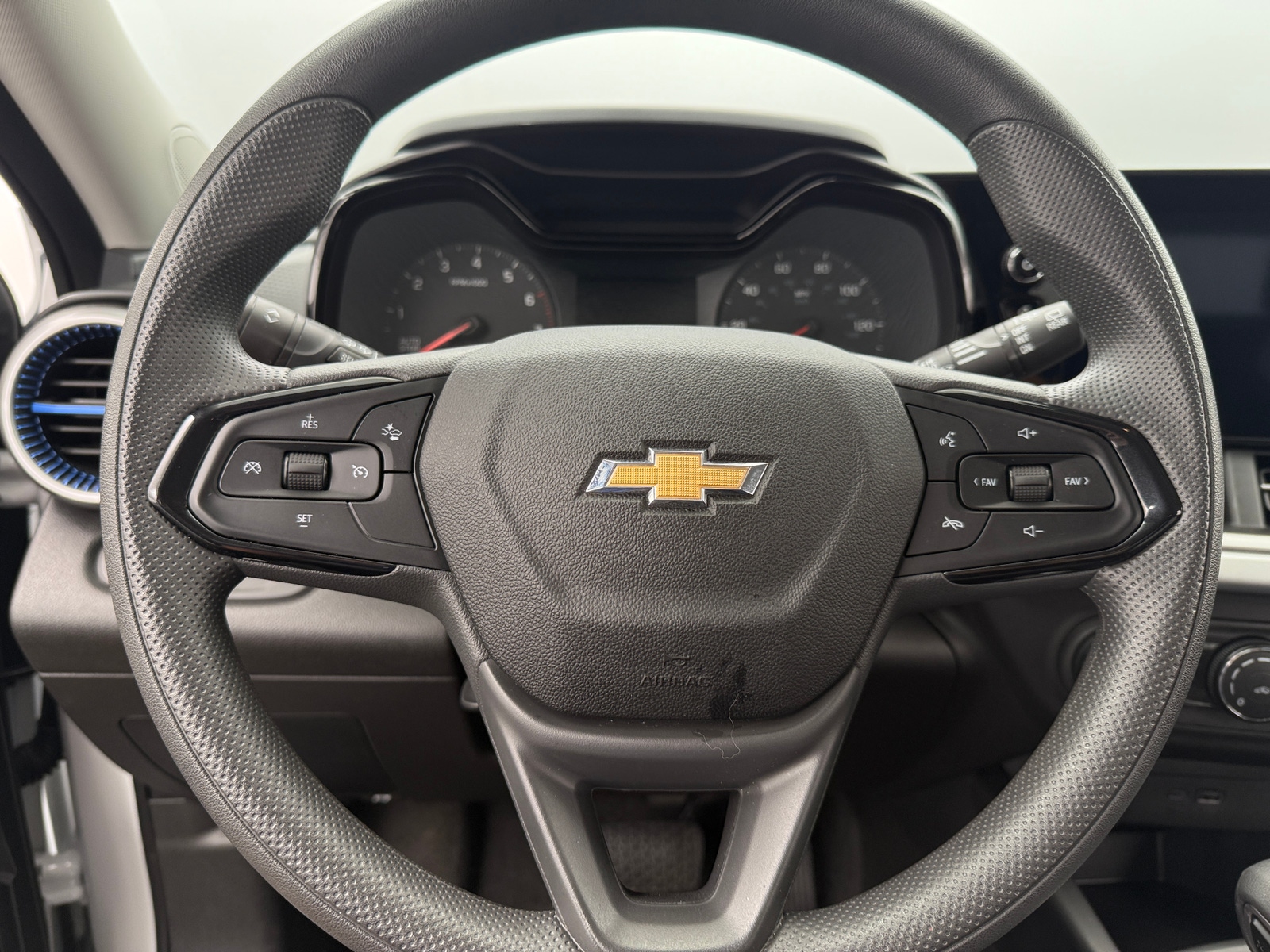 Thumbnail: 2025 Chevrolet Trax - 5