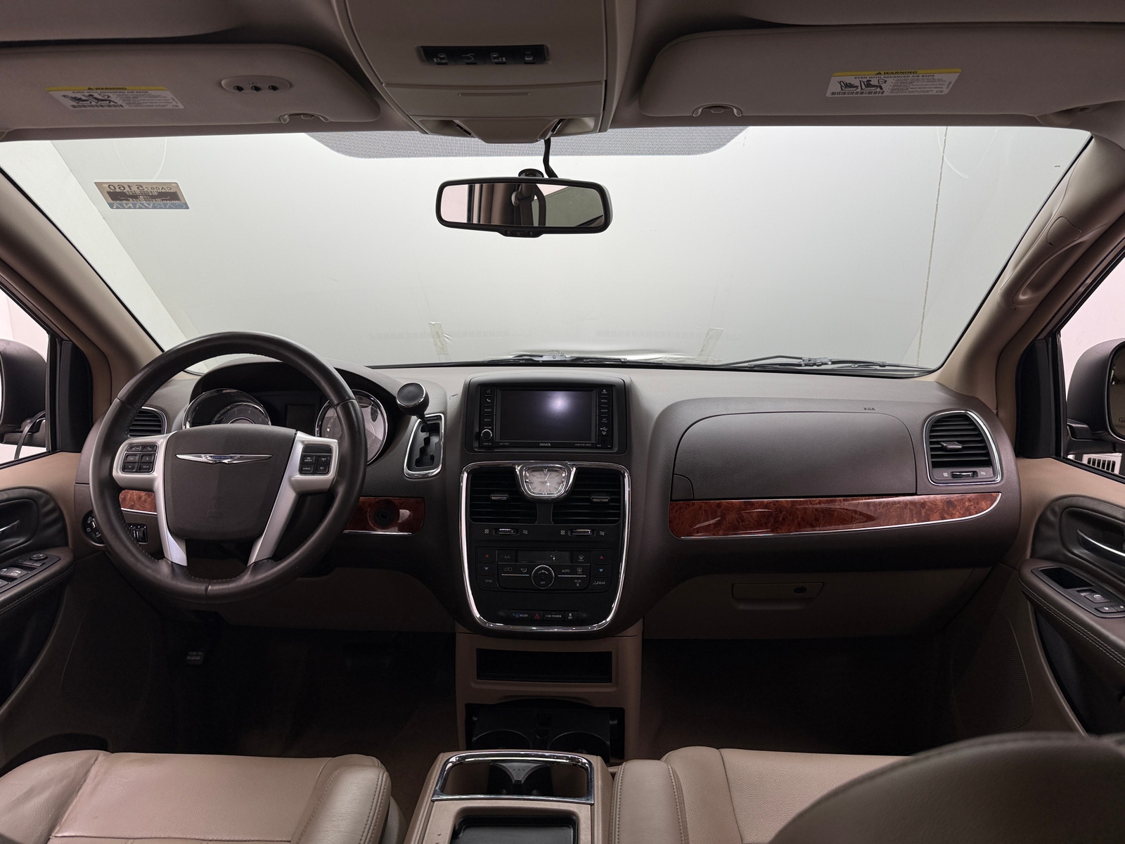 Thumbnail: 2016 Chrysler Town & Country - 2