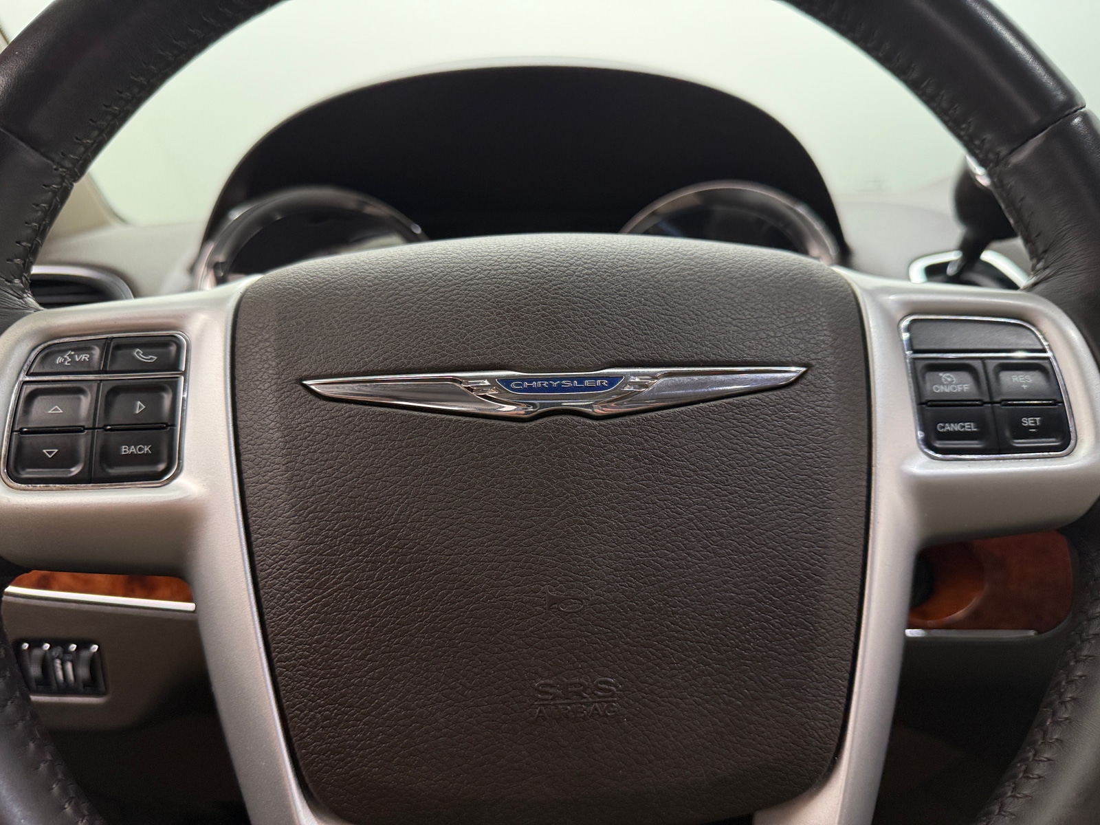 Thumbnail: 2016 Chrysler Town & Country - 4