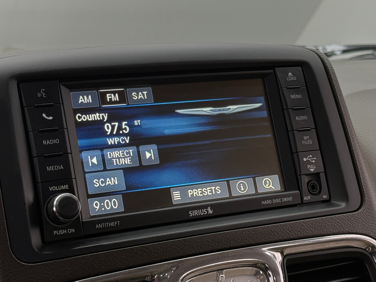 Thumbnail: 2016 Chrysler Town & Country - 3