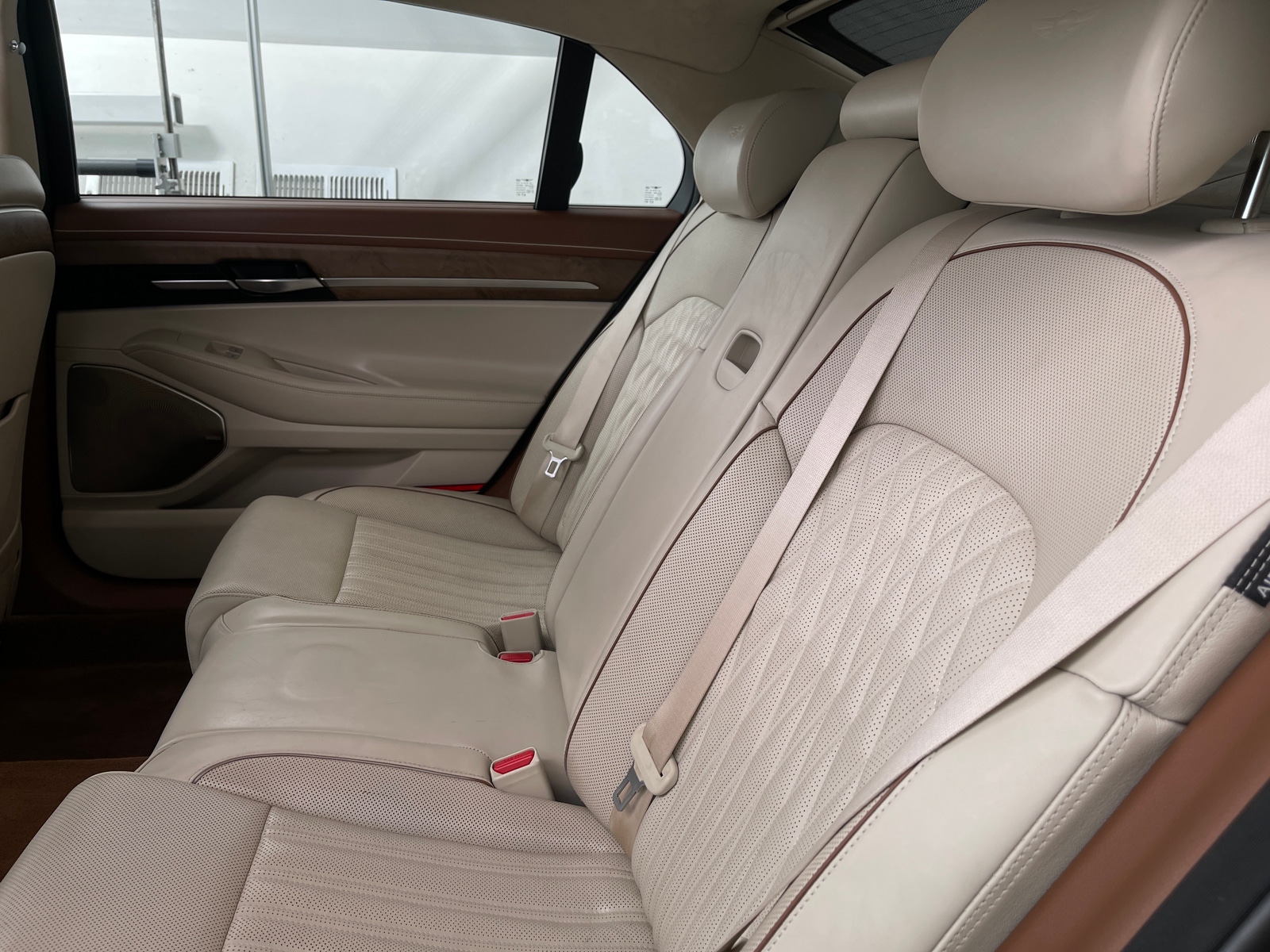 Thumbnail: 2022 Genesis G90 - 5