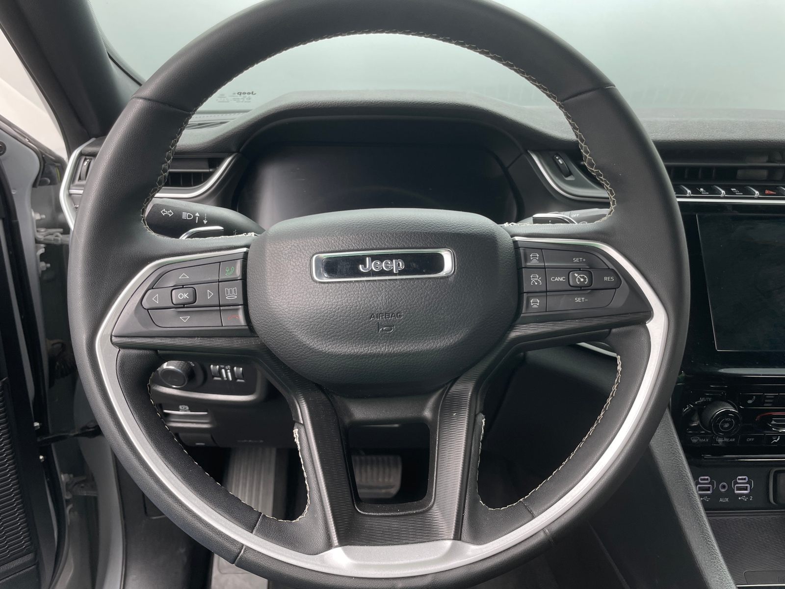 Thumbnail: 2024 Jeep Grand Cherokee L - 4
