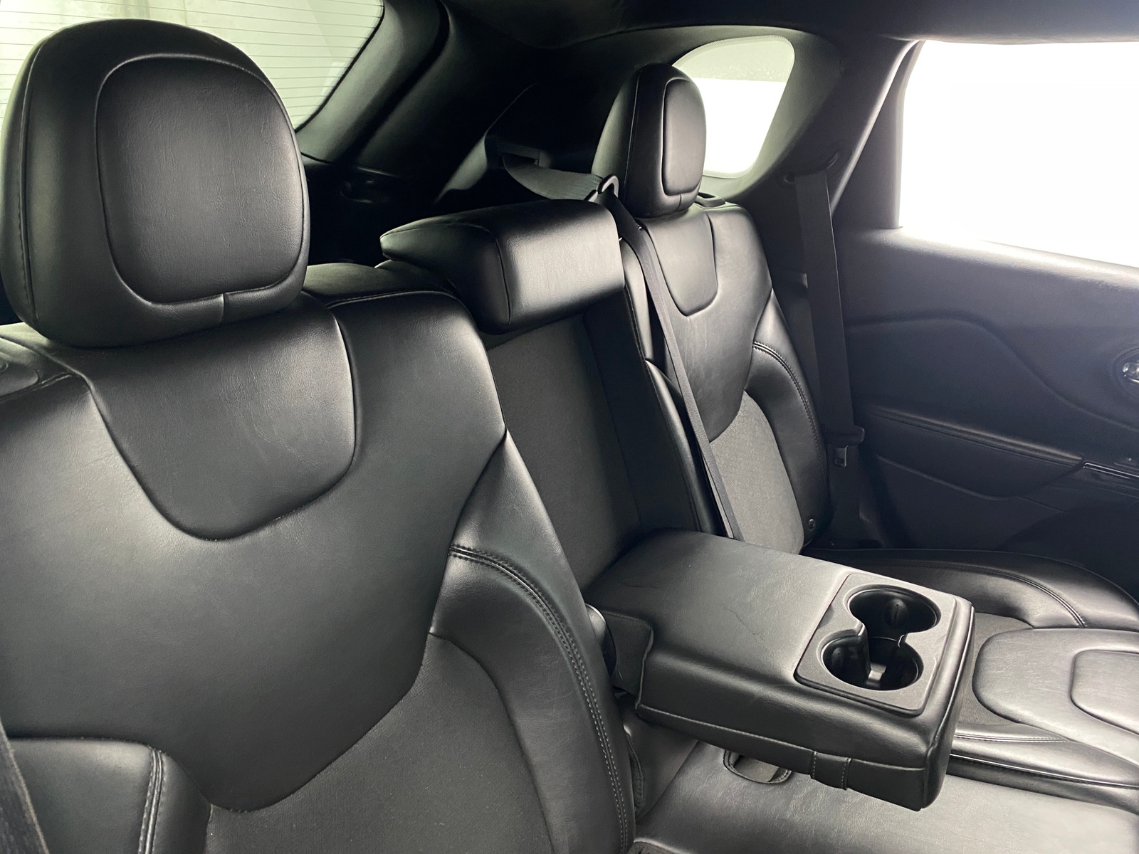 Thumbnail: 2019 Jeep Cherokee - 6