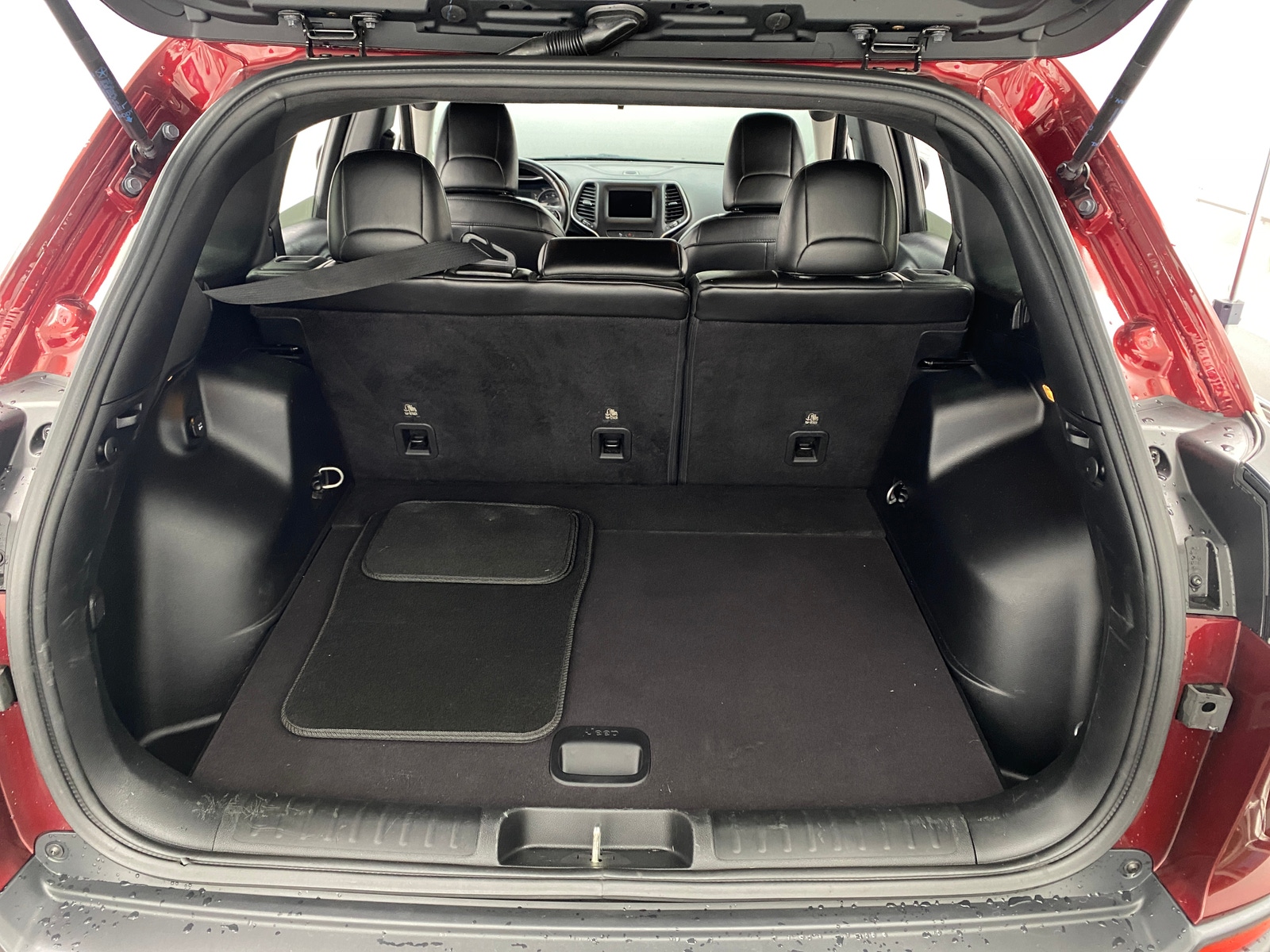 Thumbnail: 2019 Jeep Cherokee - 7