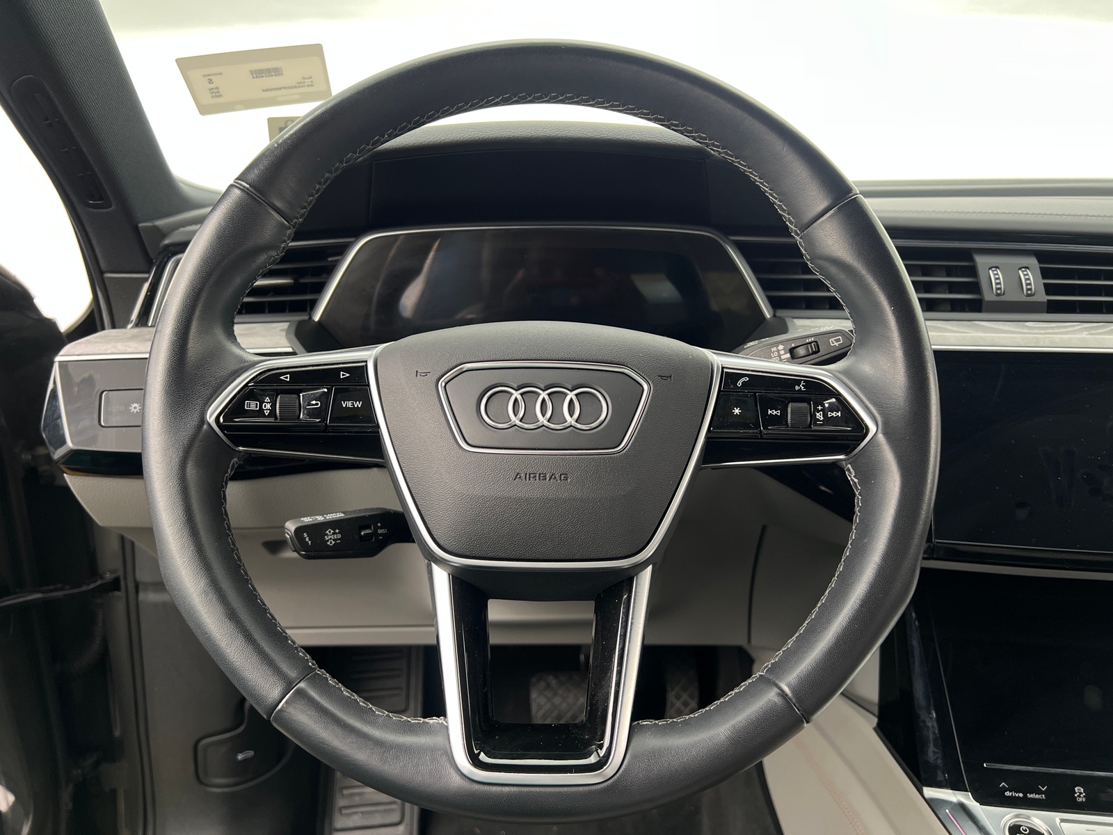 Thumbnail: 2023 Audi e-tron - 4