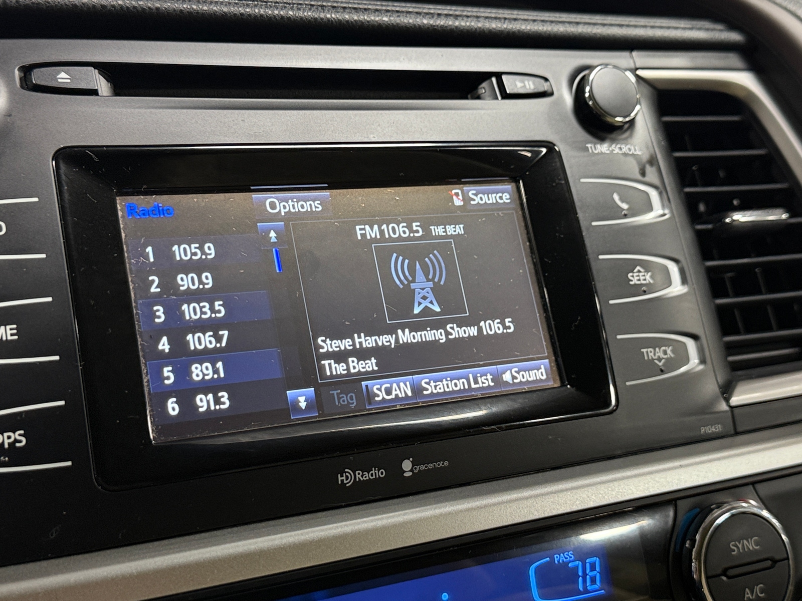 Thumbnail: 2015 Toyota Highlander - 4