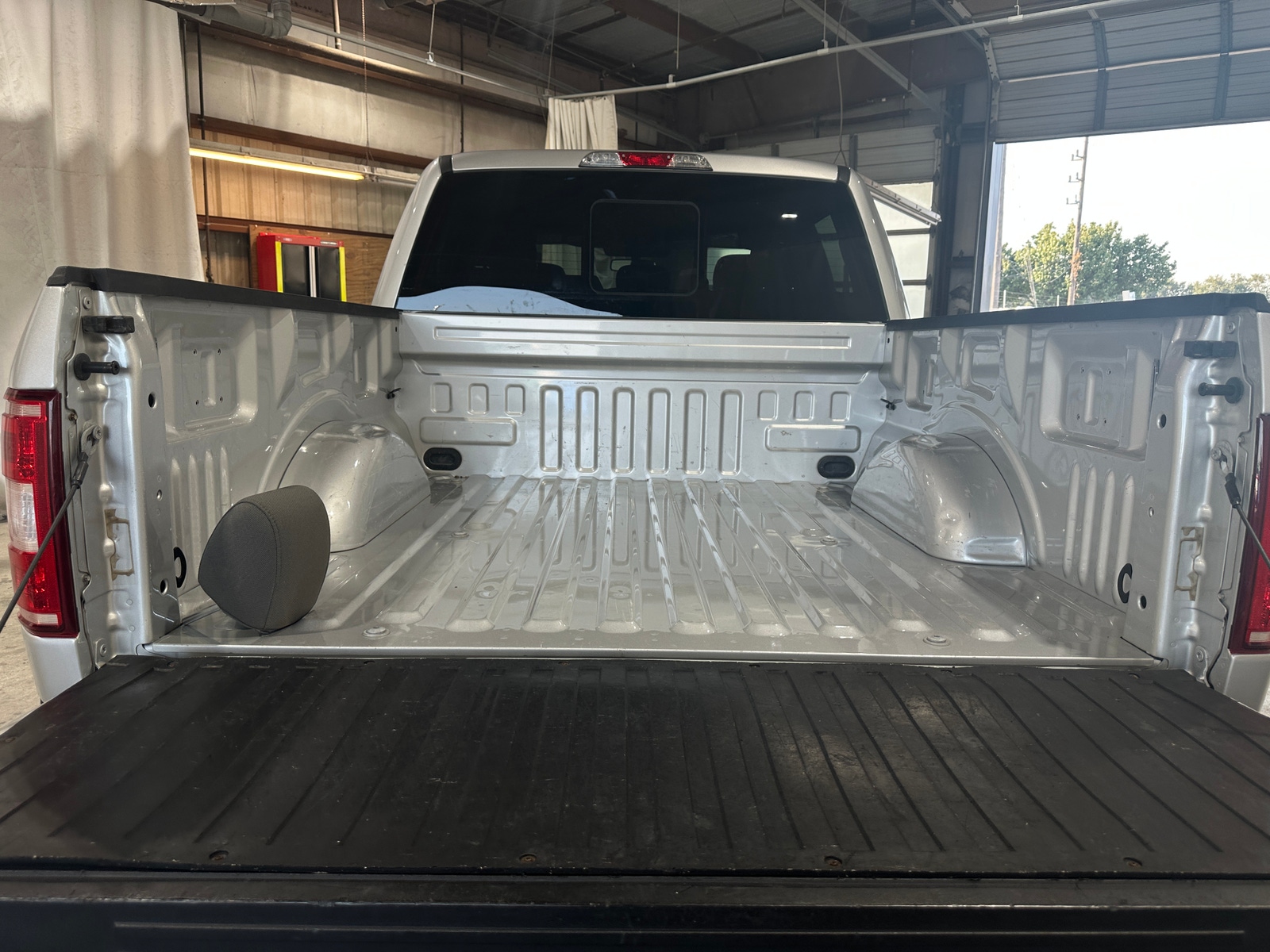 Thumbnail: 2018 Ford Econoline - 7