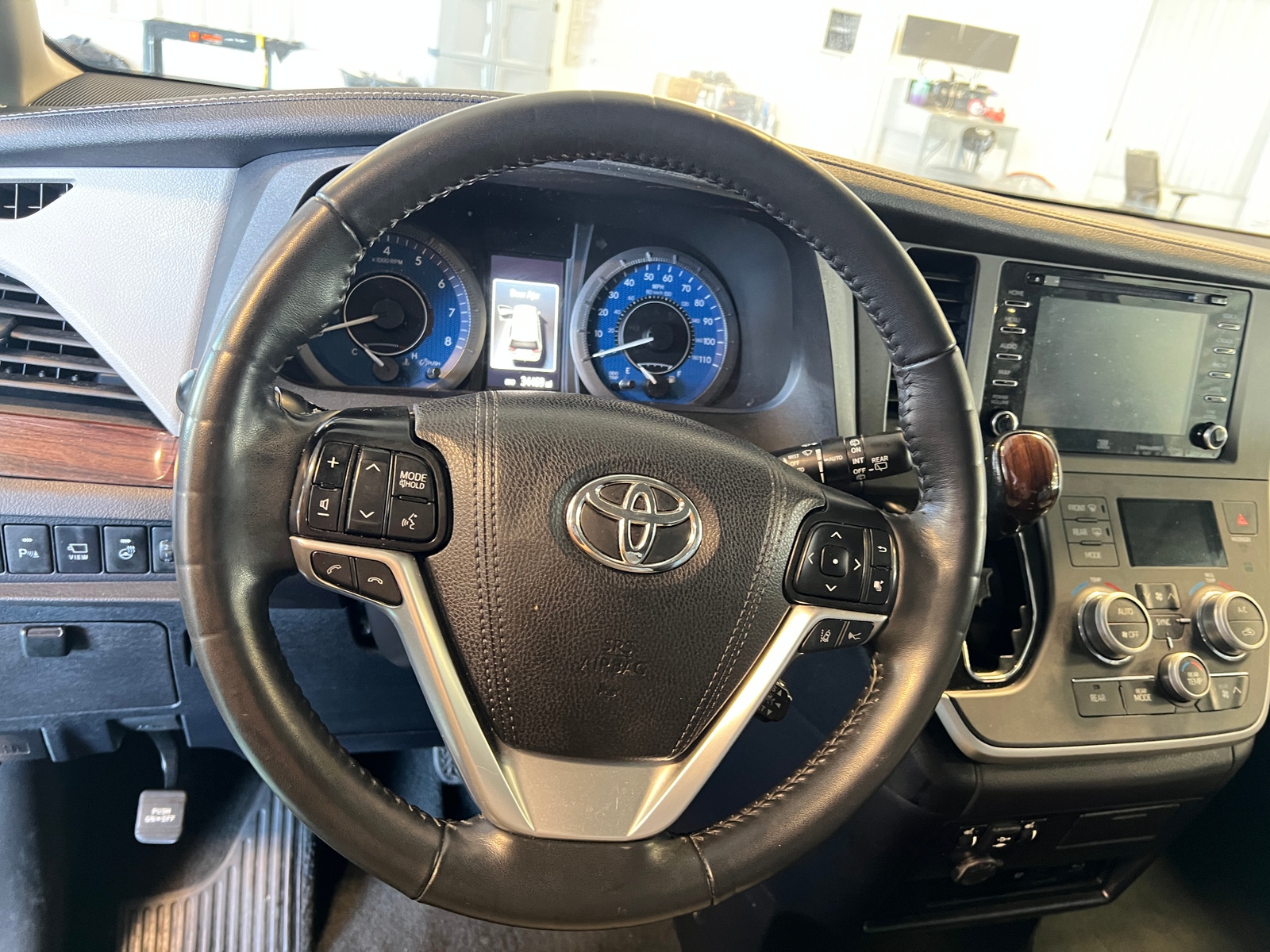 Thumbnail: 2020 Toyota Sienna - 4