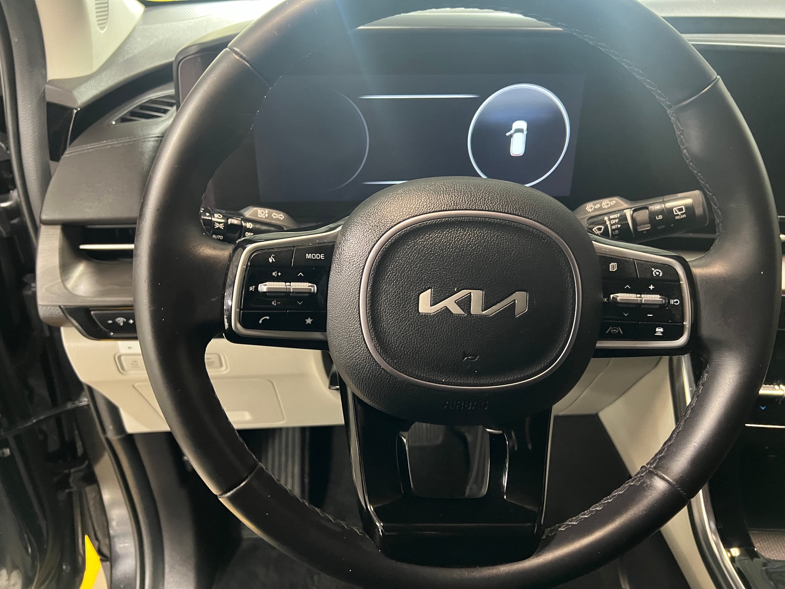 Thumbnail: 2023 Kia Carnival - 4