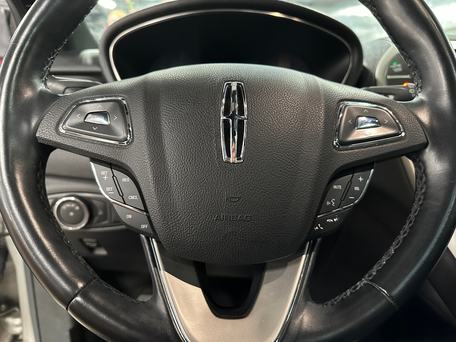 Thumbnail: 2017 Lincoln MKC - 5