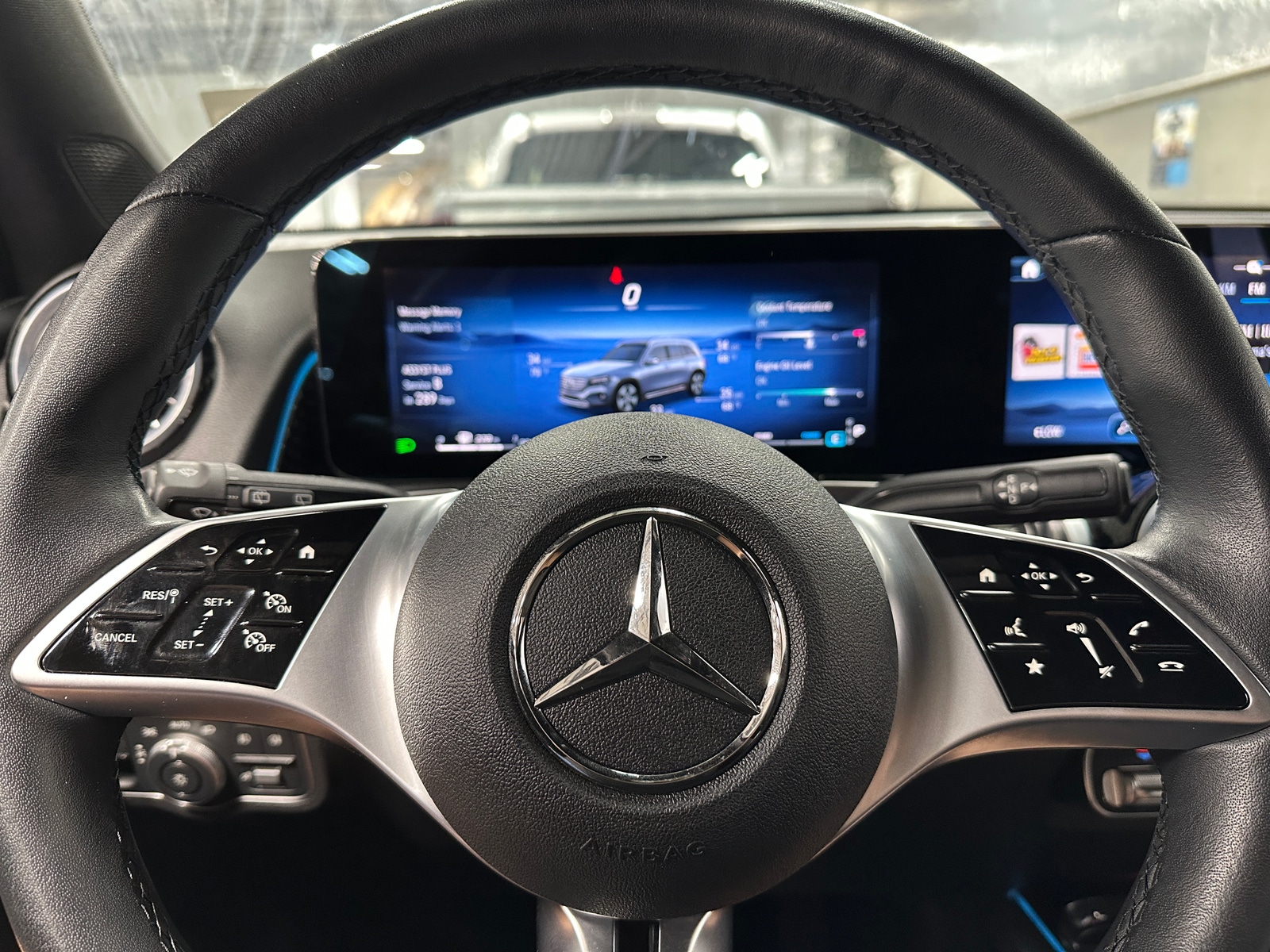 Thumbnail: 2025 Mercedes-Benz GLB - 4