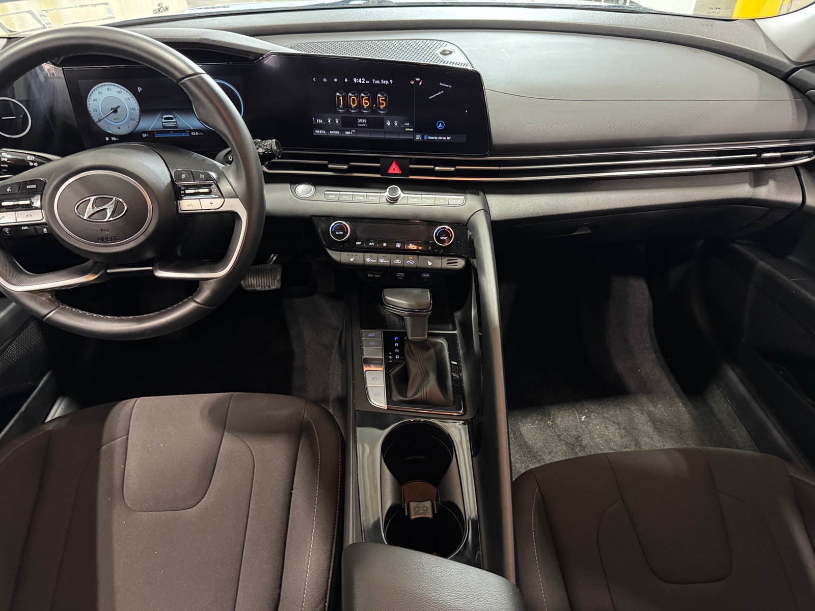 Thumbnail: 2023 Hyundai Elantra - 3