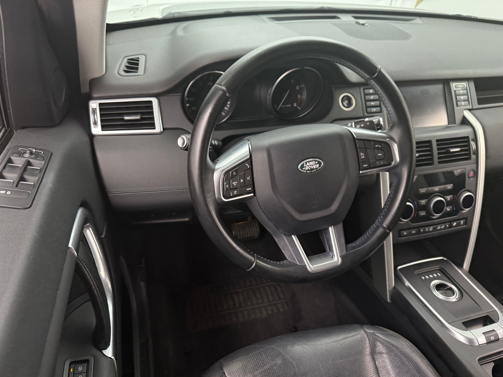 Thumbnail: 2015 Land Rover Discovery Sport - 4