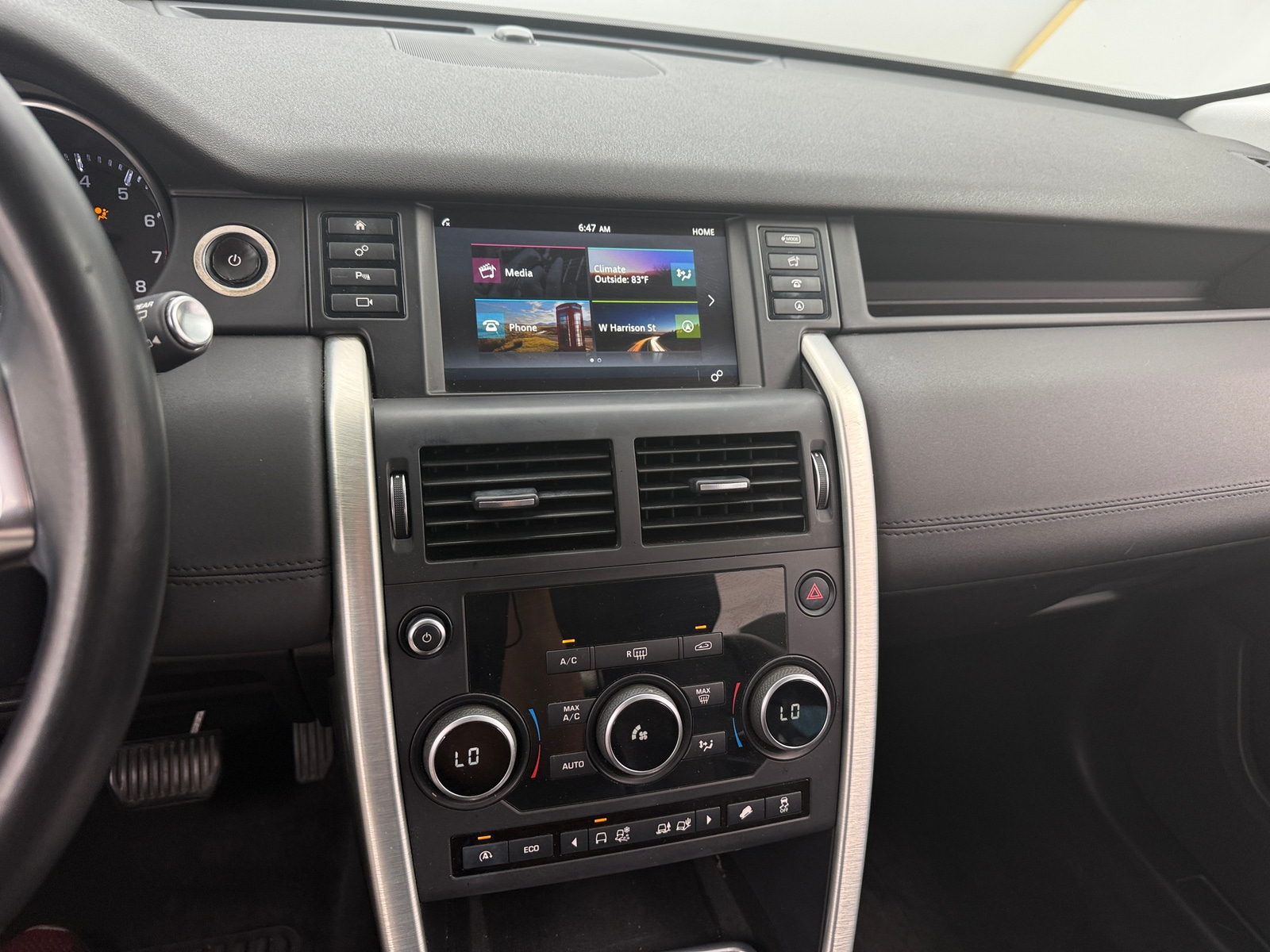 Thumbnail: 2015 Land Rover Discovery Sport - 3