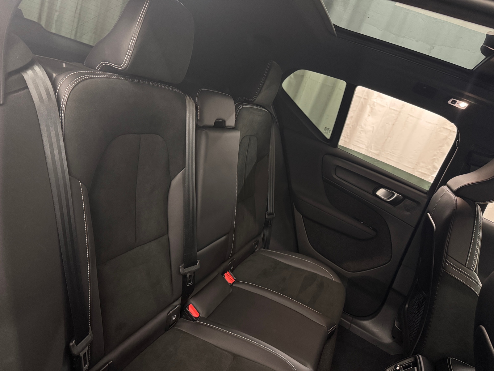 Thumbnail: 2022 Volvo XC40 - 5