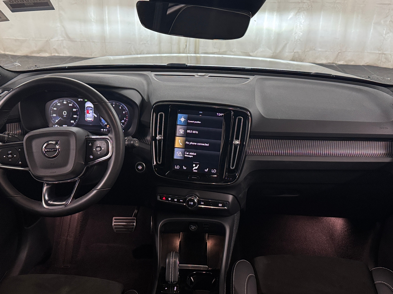 Thumbnail: 2022 Volvo XC40 - 2