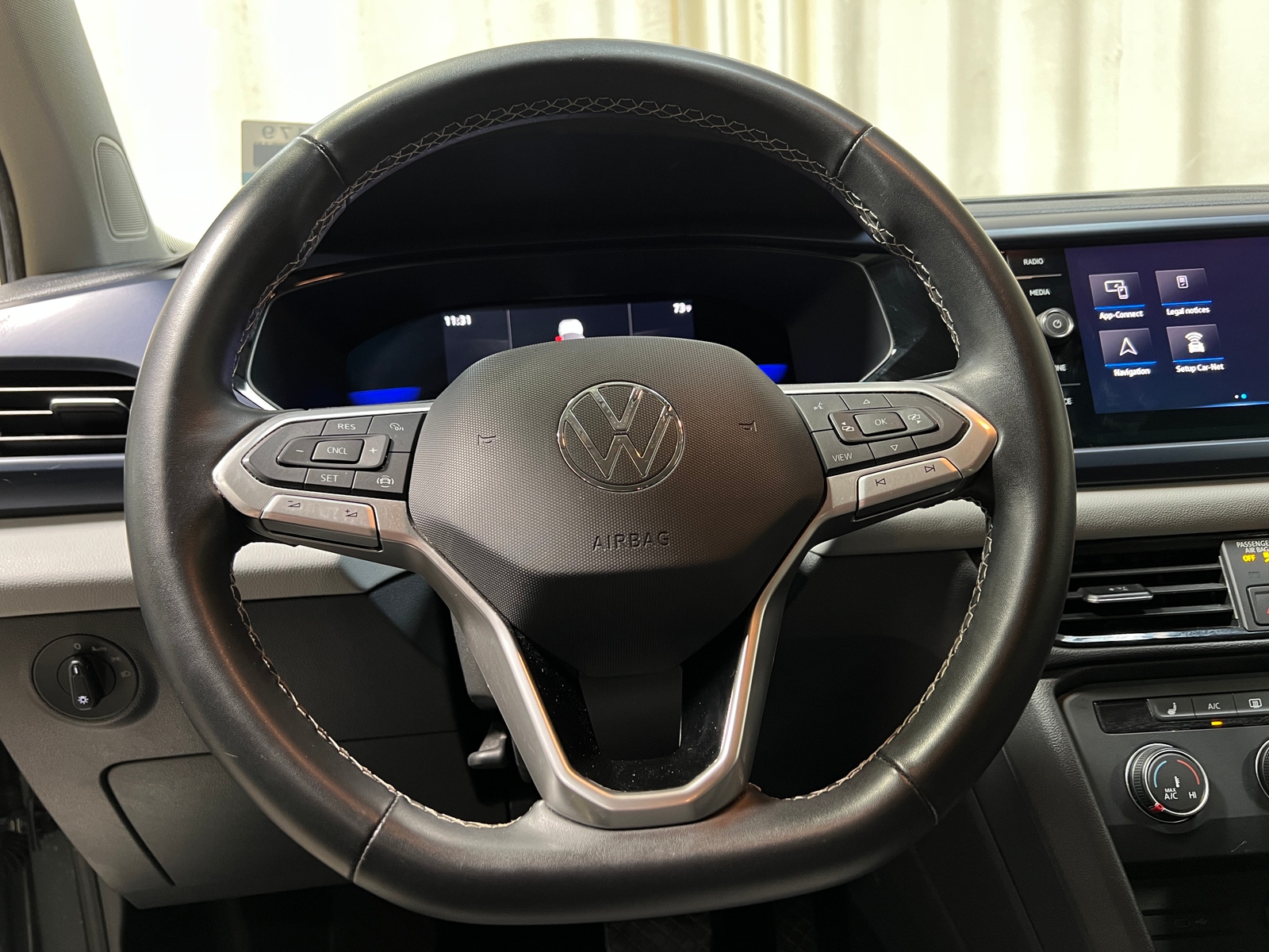 Thumbnail: 2022 Volkswagen Taos - 4