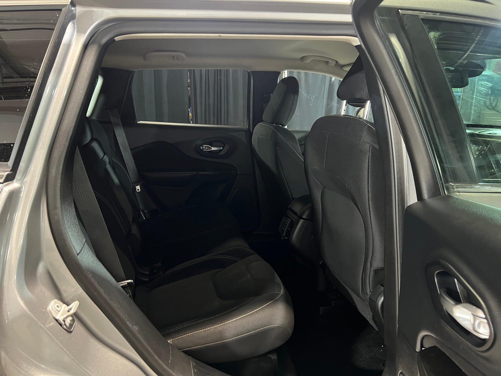 Thumbnail: 2015 Jeep Cherokee - 6