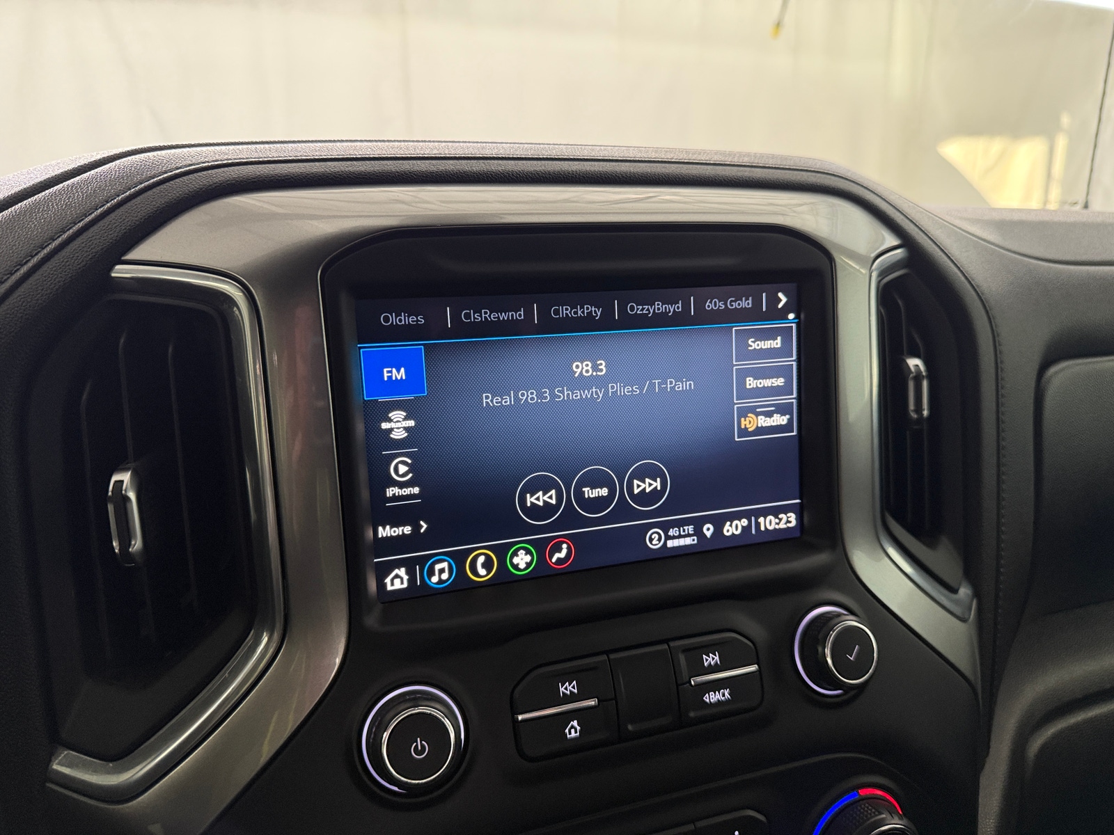 Thumbnail: 2021 Chevrolet Silverado 1500 - 4