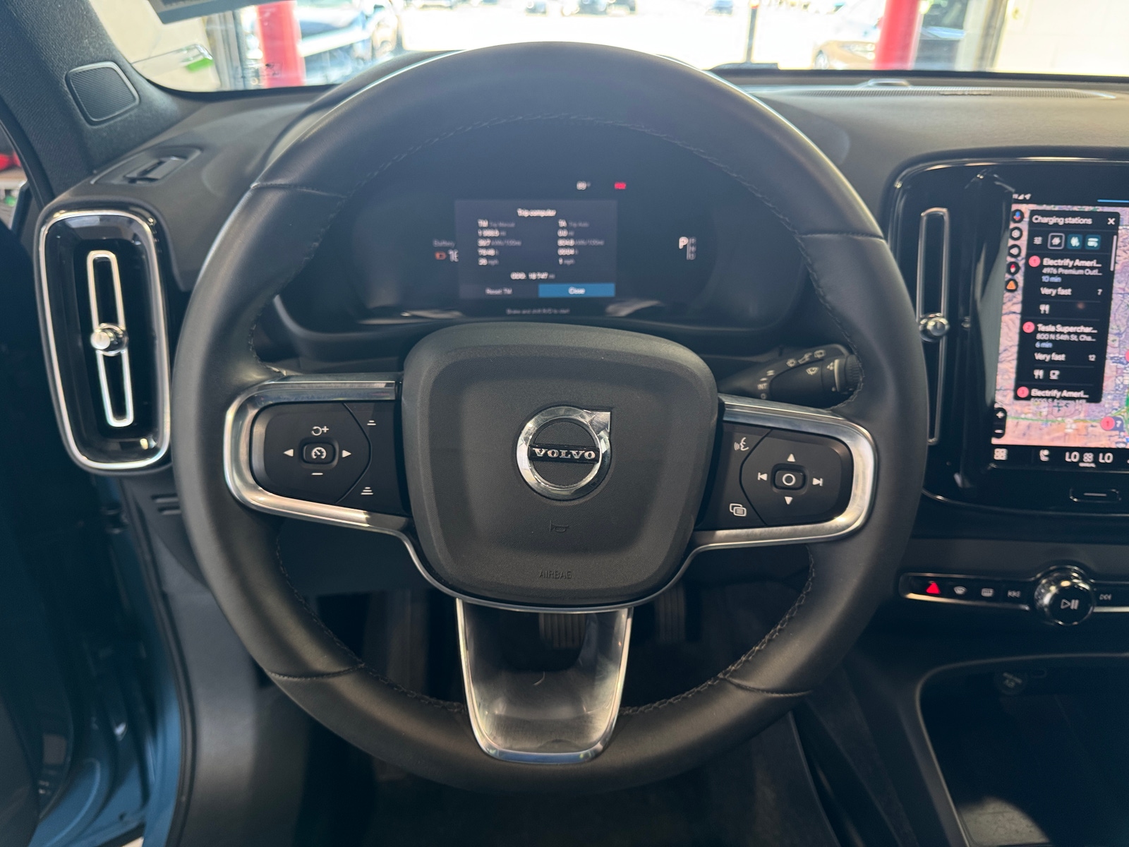 Thumbnail: 2023 Volvo XC40 - 5