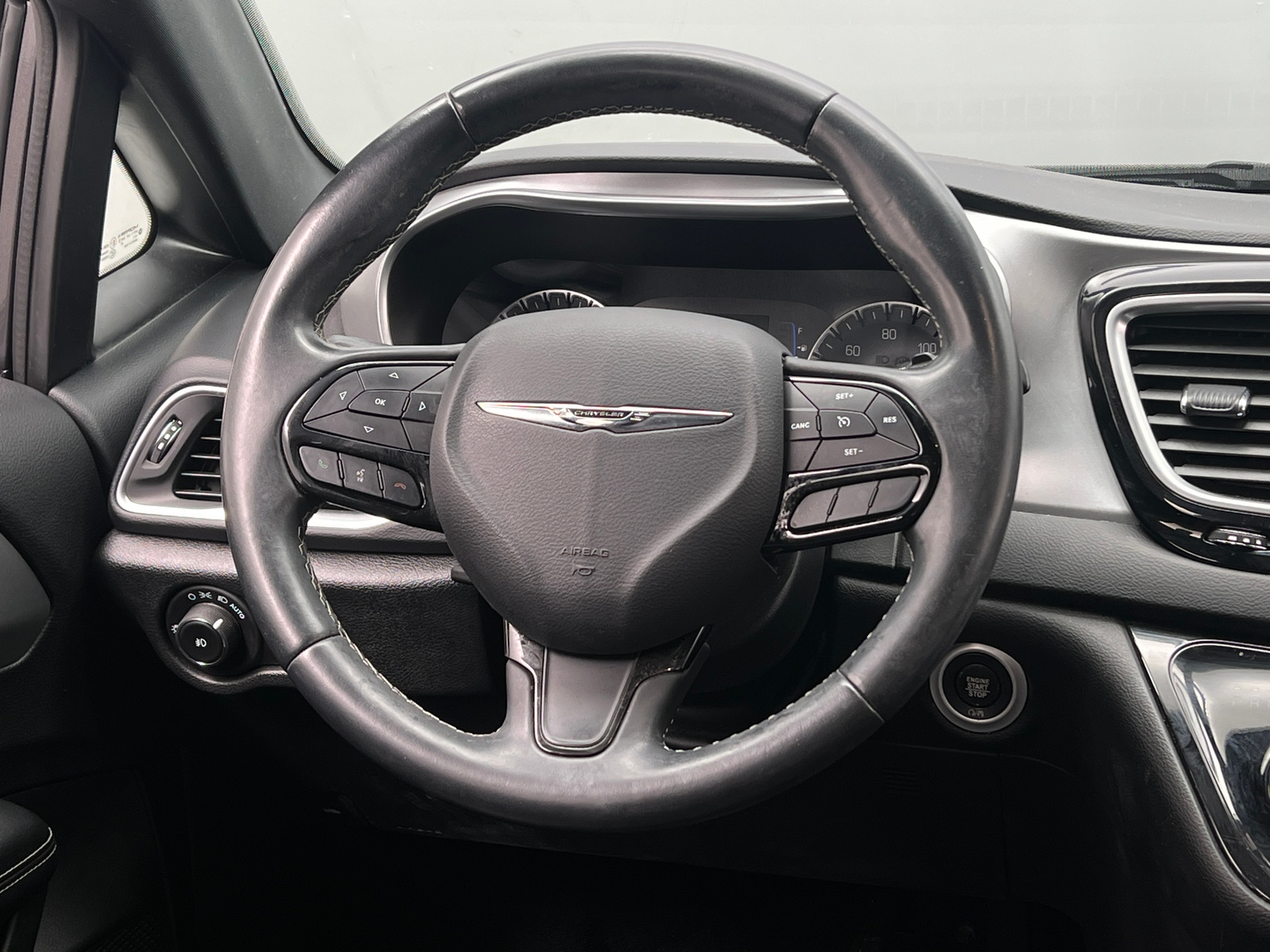 Thumbnail: 2018 Chrysler Pacifica - 4