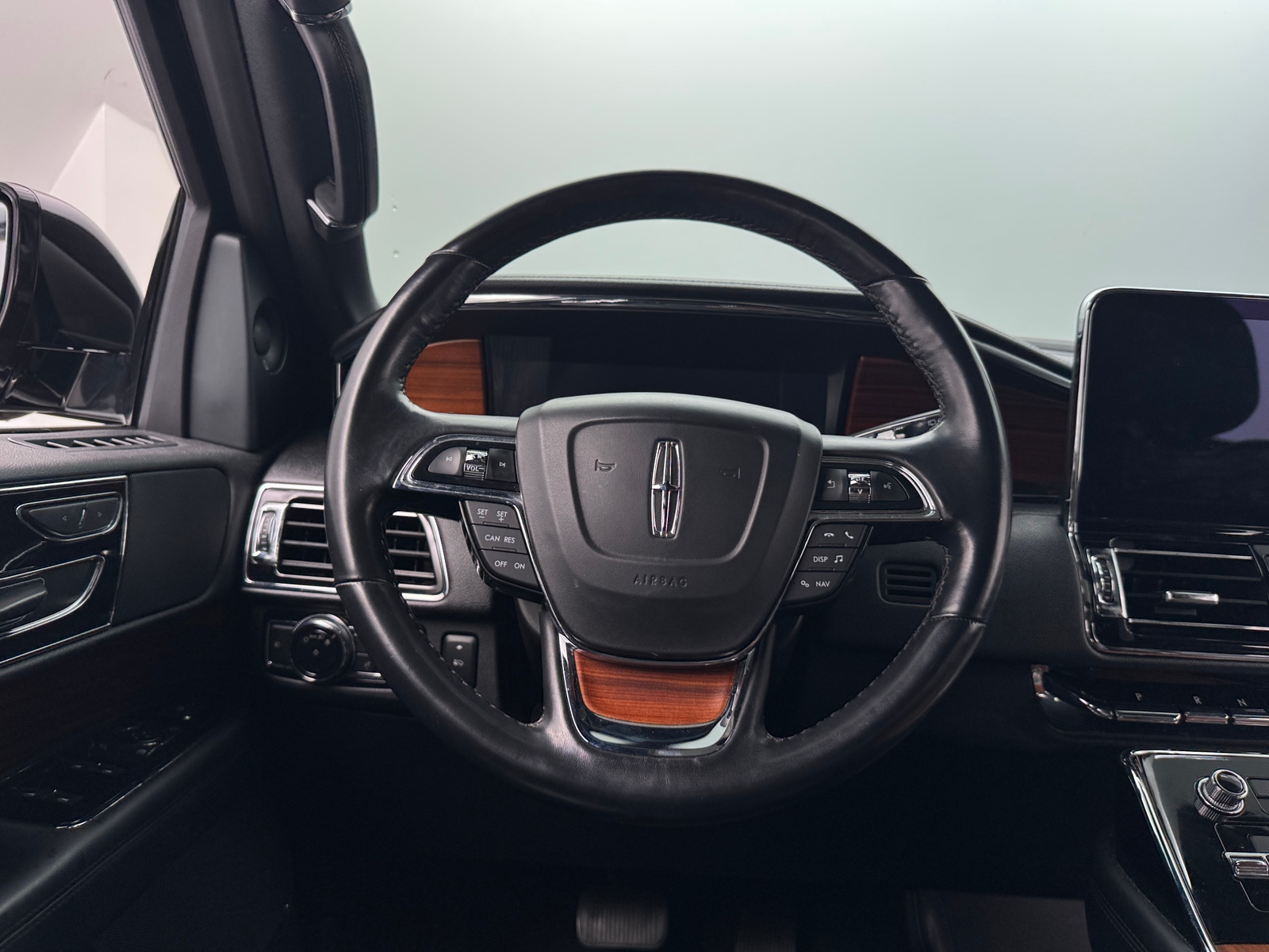 Thumbnail: 2019 Lincoln Navigator - 4