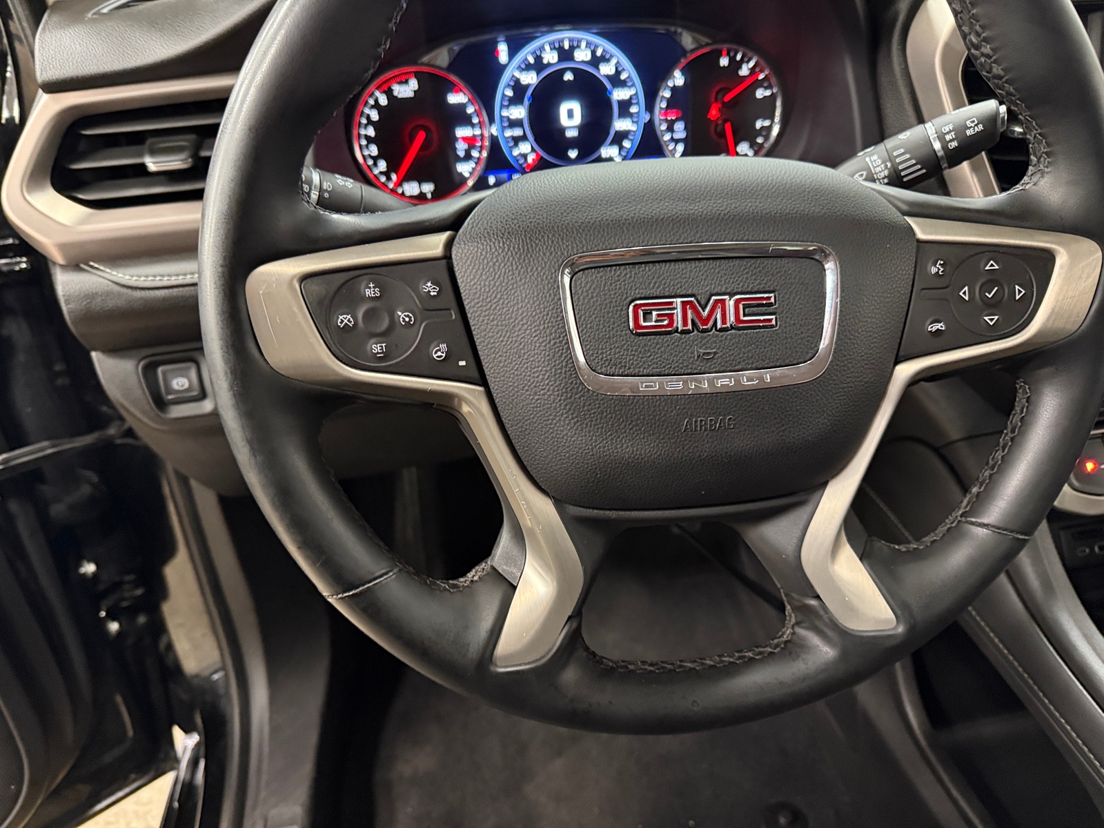 Thumbnail: 2023 GMC Acadia - 4