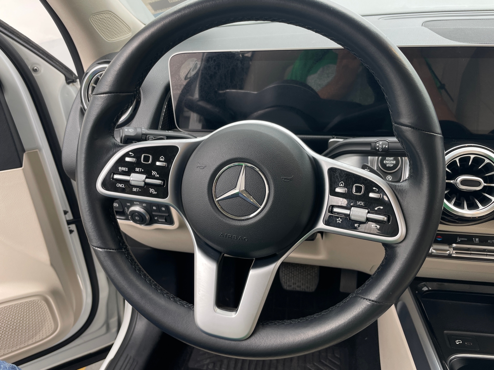 Thumbnail: 2021 Mercedes-Benz GLB - 4