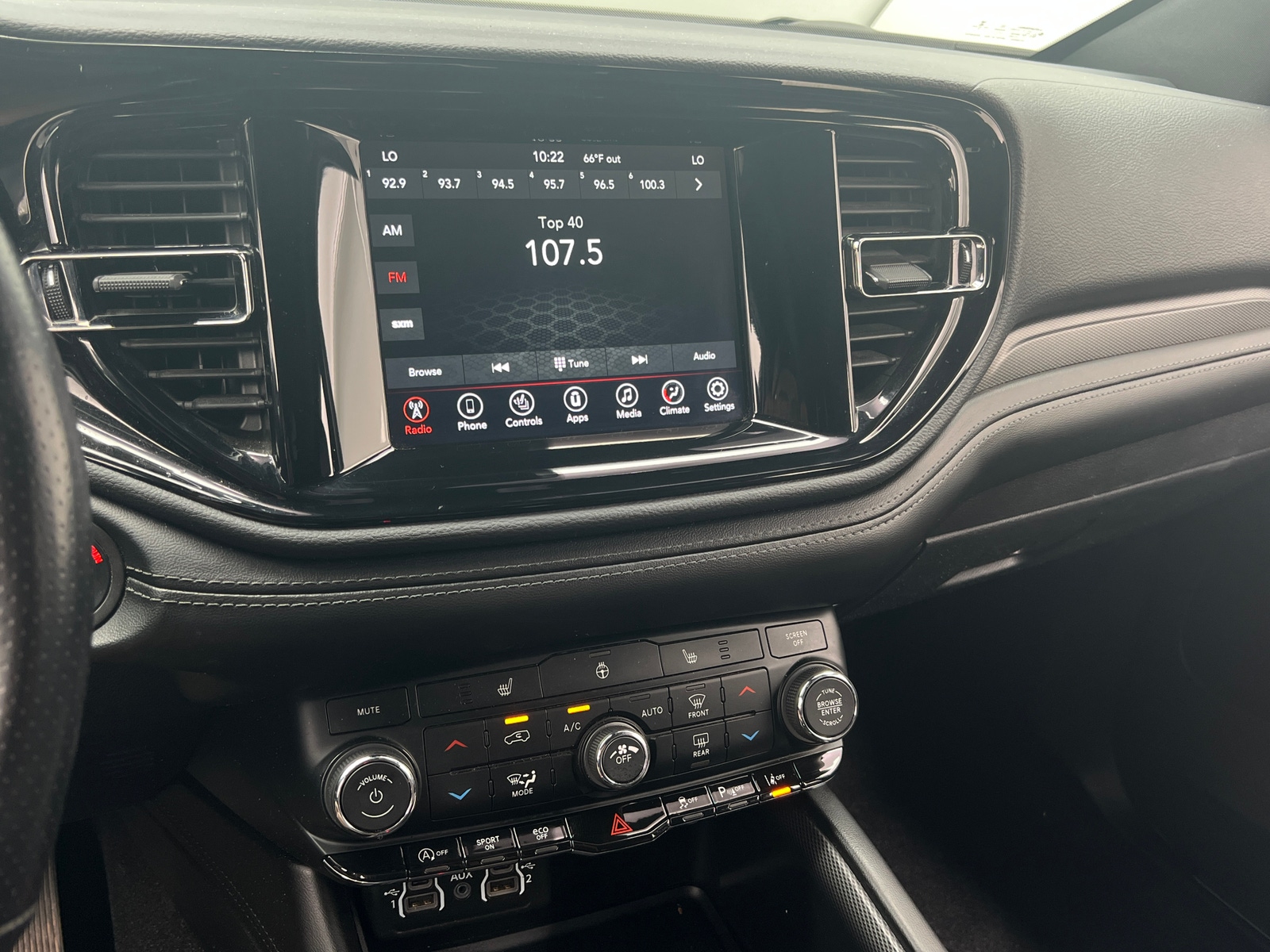 Thumbnail: 2022 Dodge Durango - 3