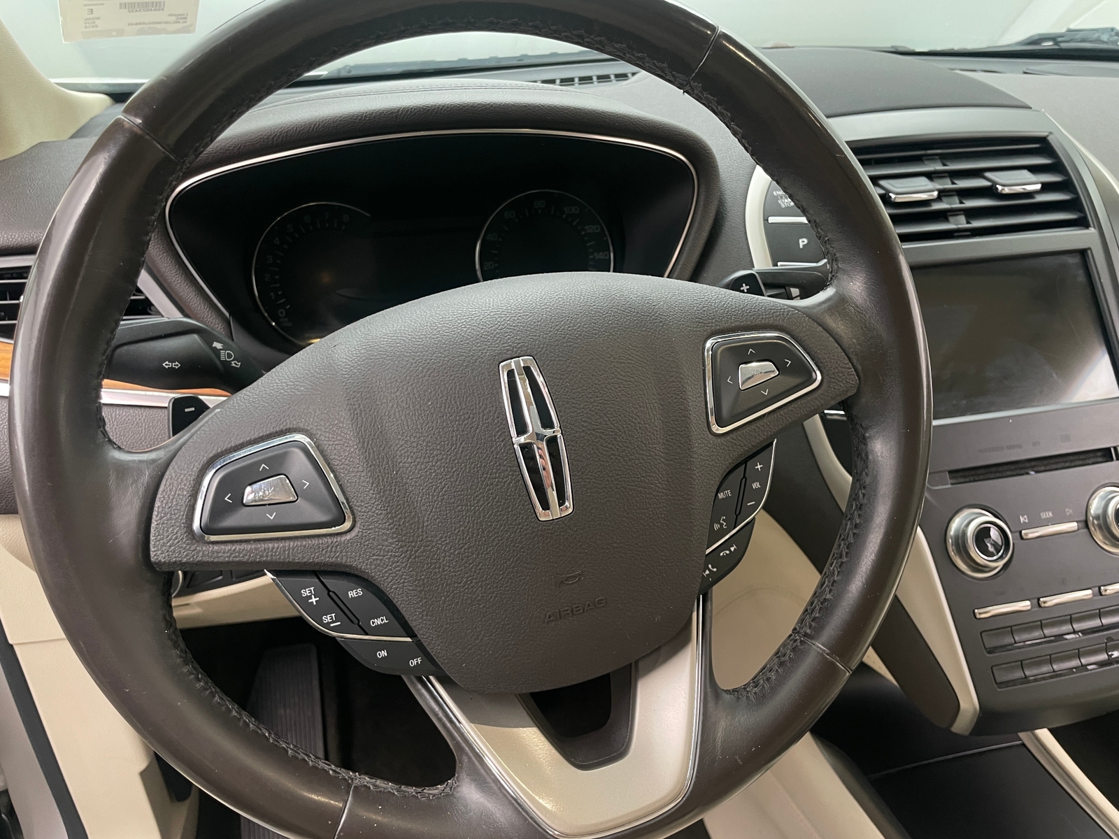 Thumbnail: 2016 Lincoln MKC - 4