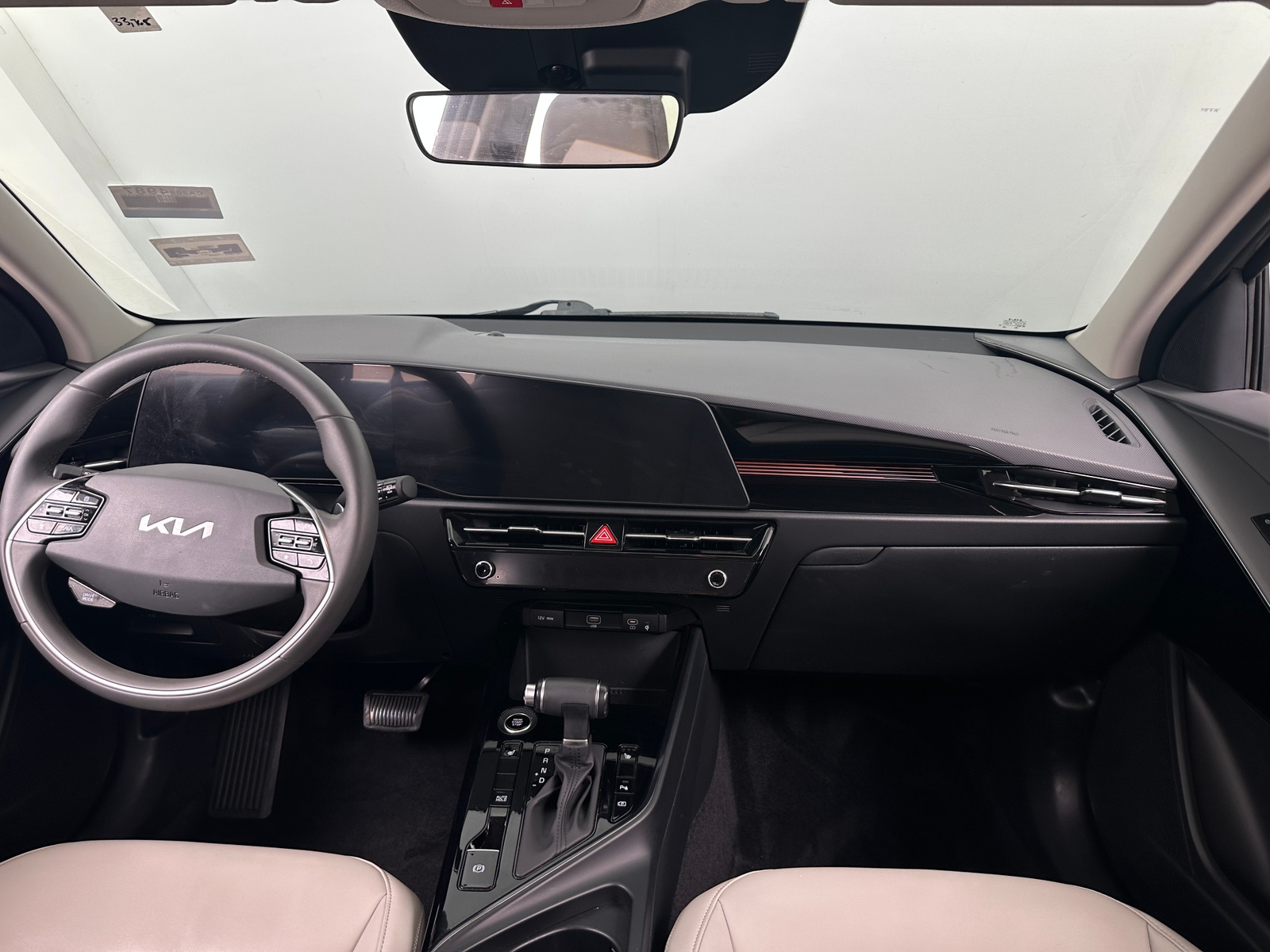 Thumbnail: 2023 Kia Niro - 3