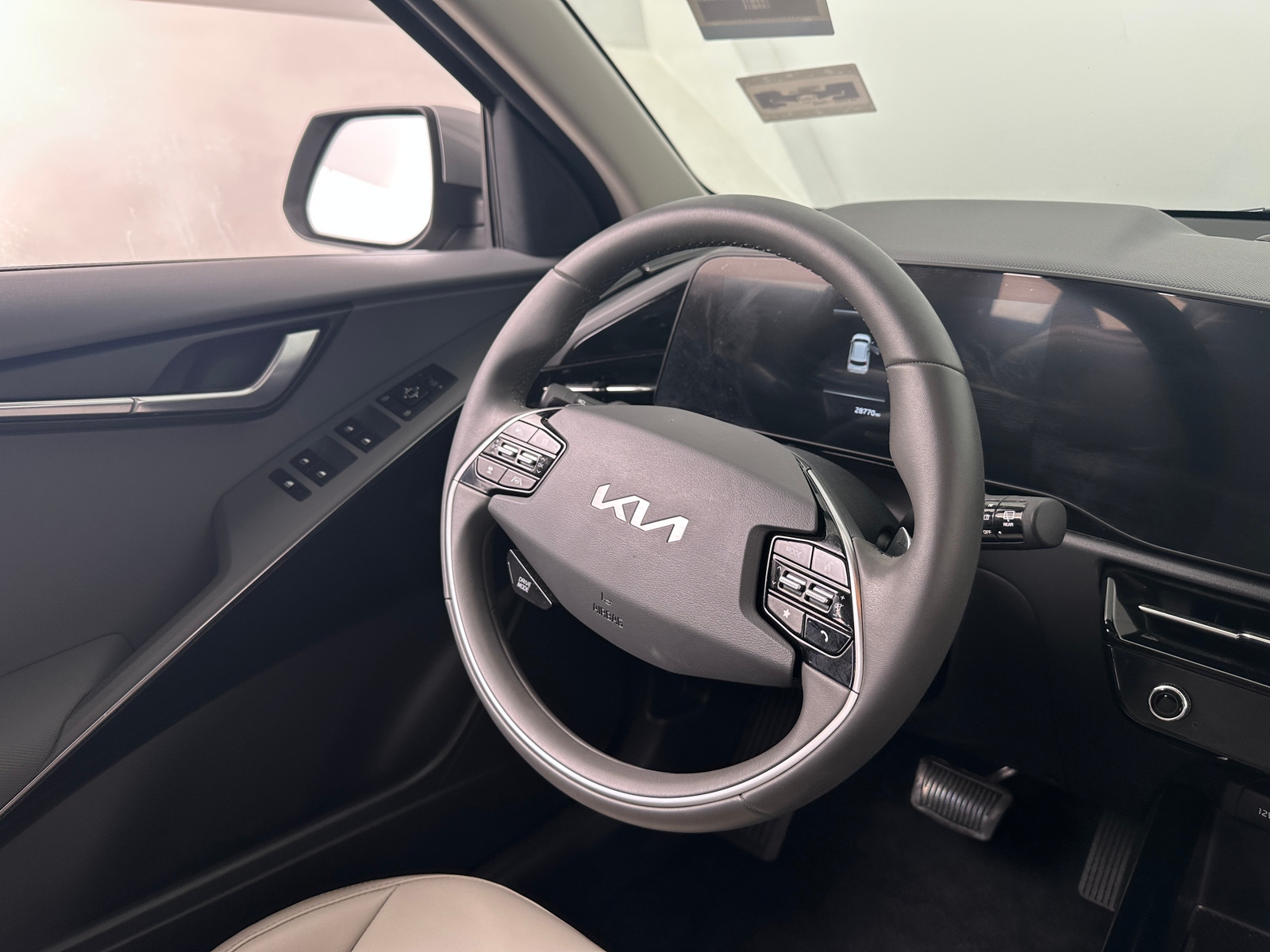 Thumbnail: 2023 Kia Niro - 5