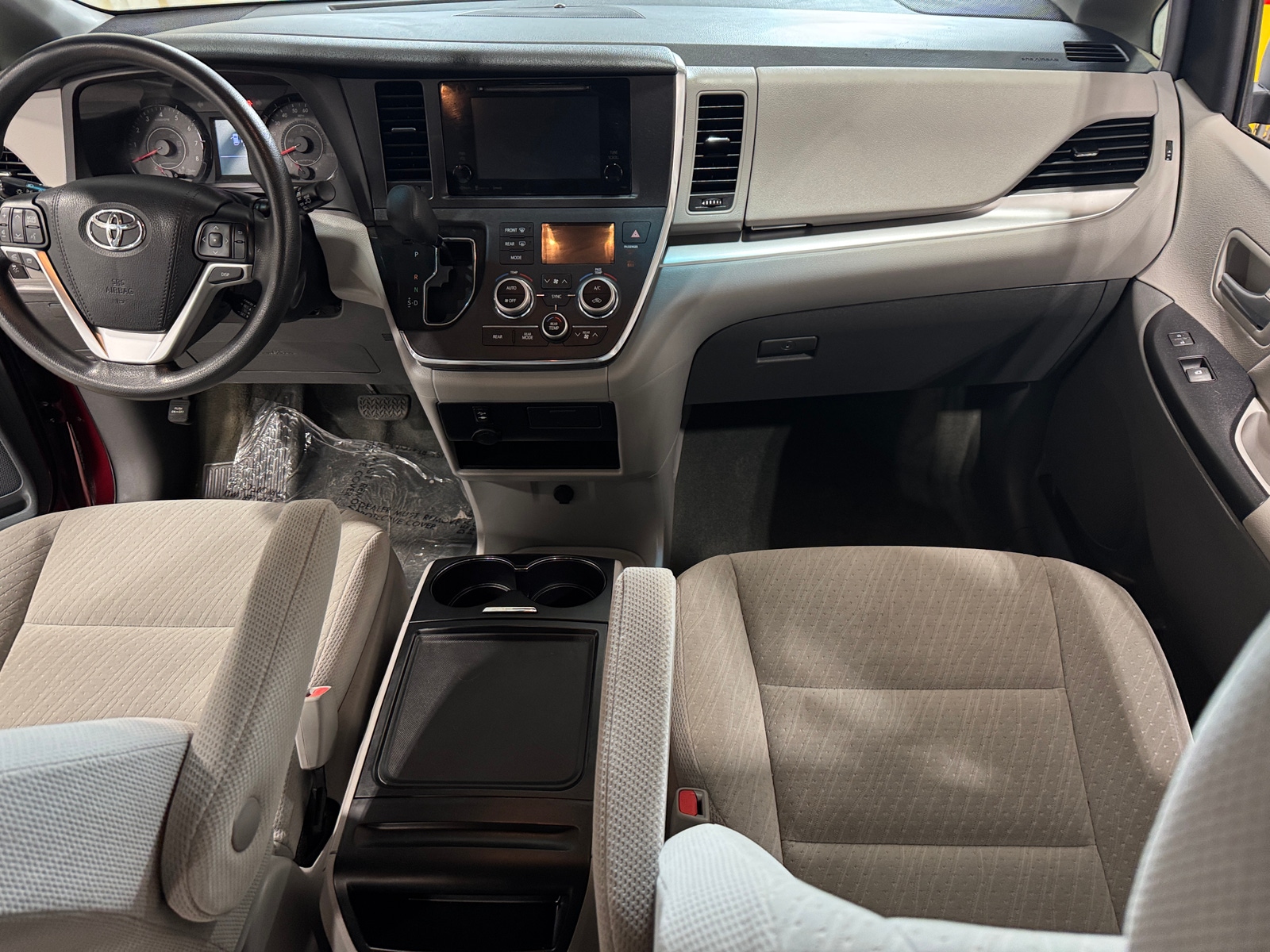Thumbnail: 2017 Toyota Sienna - 3