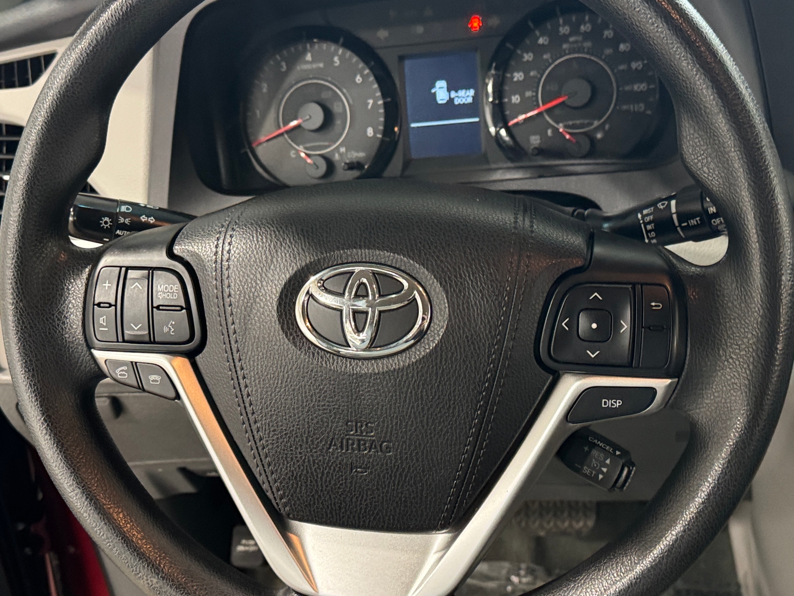 Thumbnail: 2017 Toyota Sienna - 5